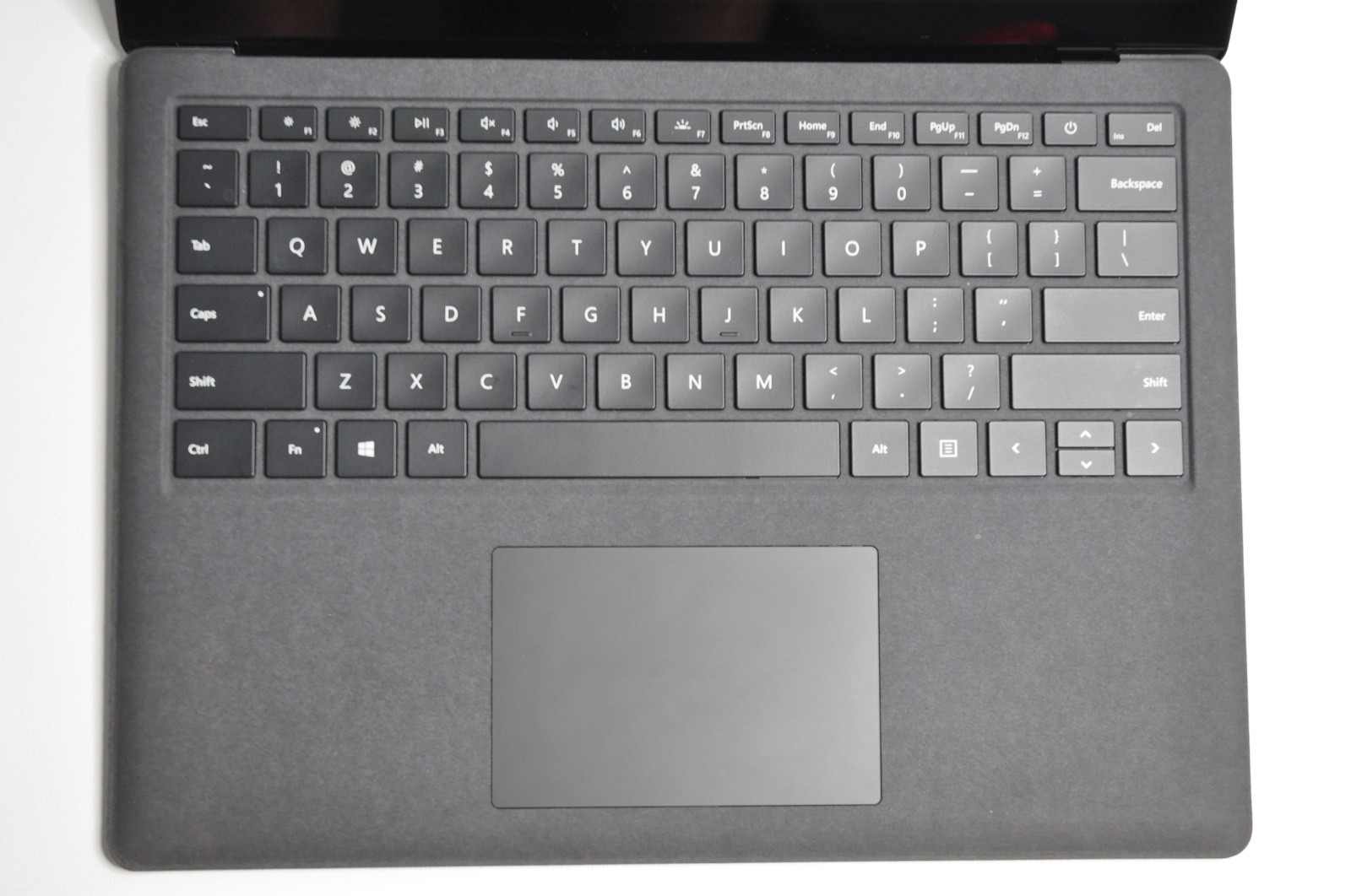 Microsoft Surface Laptop 2 13.5″ i5-8250U 8GB 256GB SSD