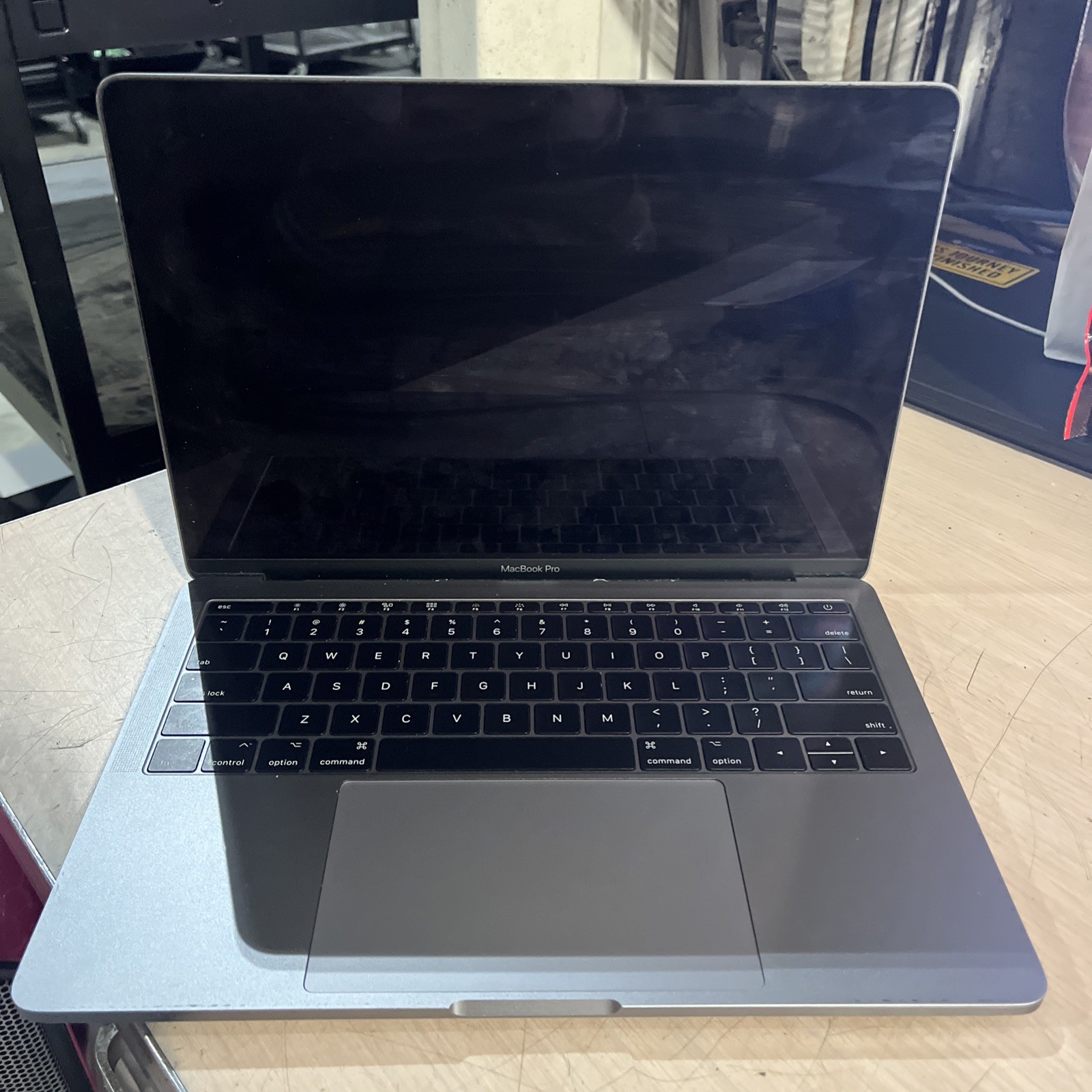 APPLE MACBOOK PRO 13″ MID-2017 CORE I5-7360U 2.3GHZ 8GB RAM NO HD ..