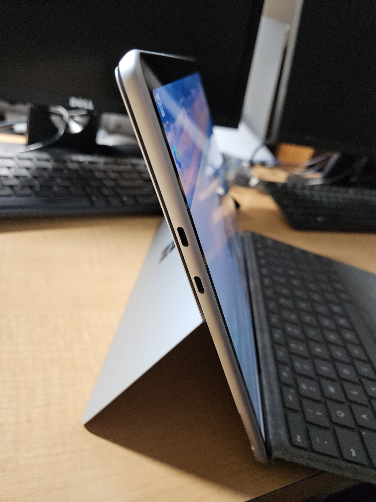 Microsoft Surface Pro 10 Business Ultra 5 135U 8GB 256GB SSD Pen/Keyboard Win11