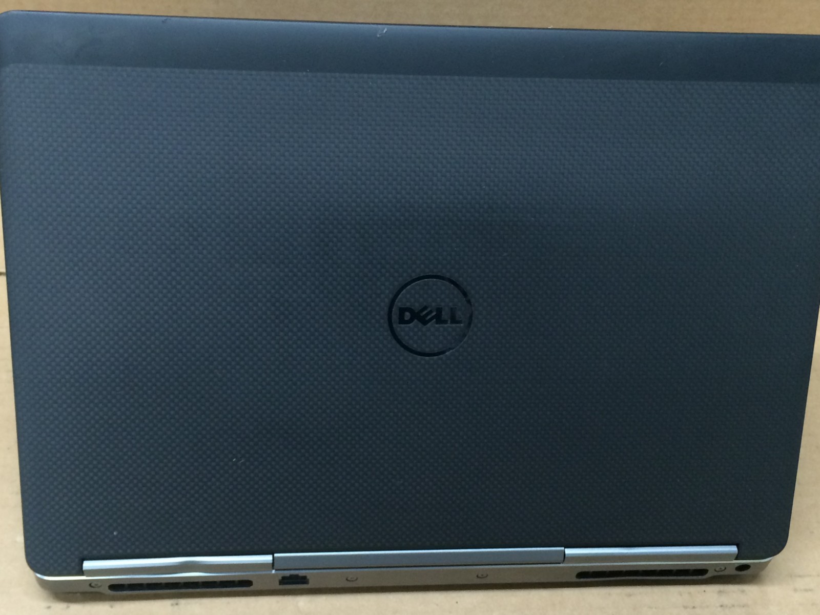 DELL Precision 7520 15.6″ i7-7700HQ 2.80 GHz 16 GB 256 NVME No battery Cover