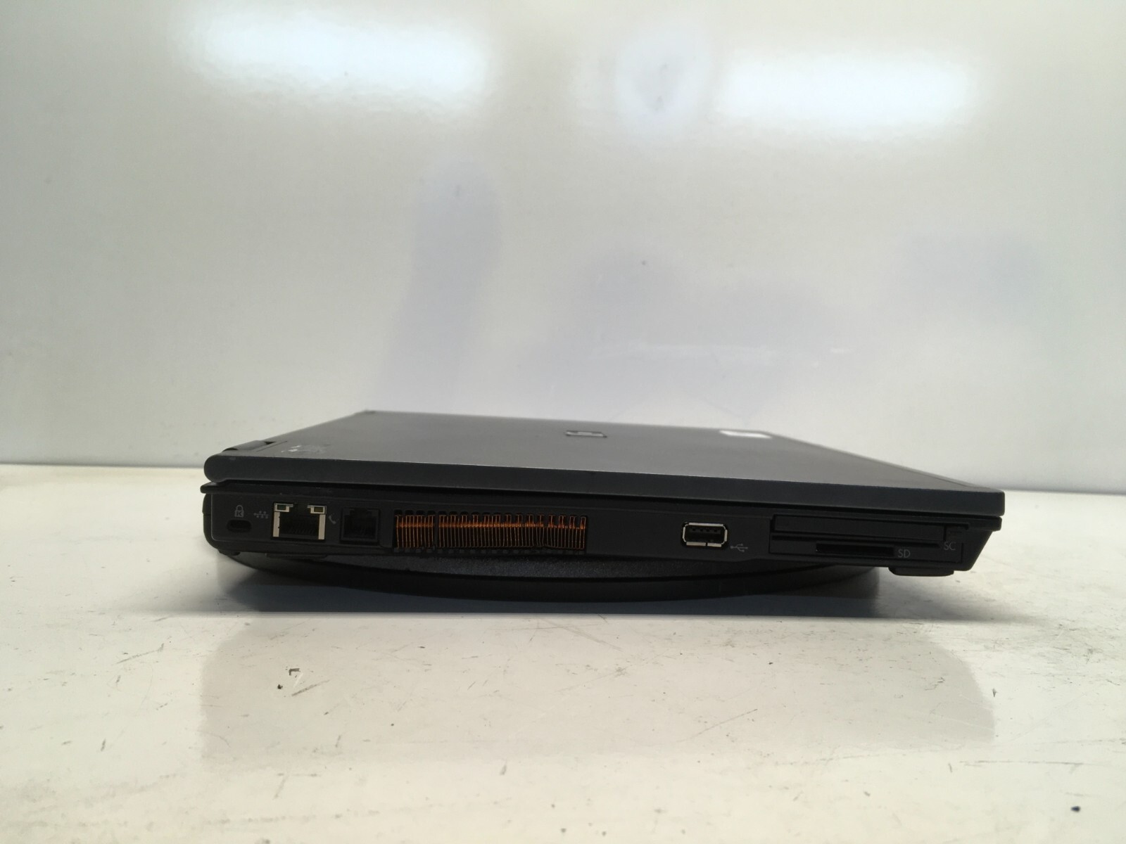 Compaq NC6220 Intel Pentium M 2GHz 2 GB NO HDD – Dim Screen