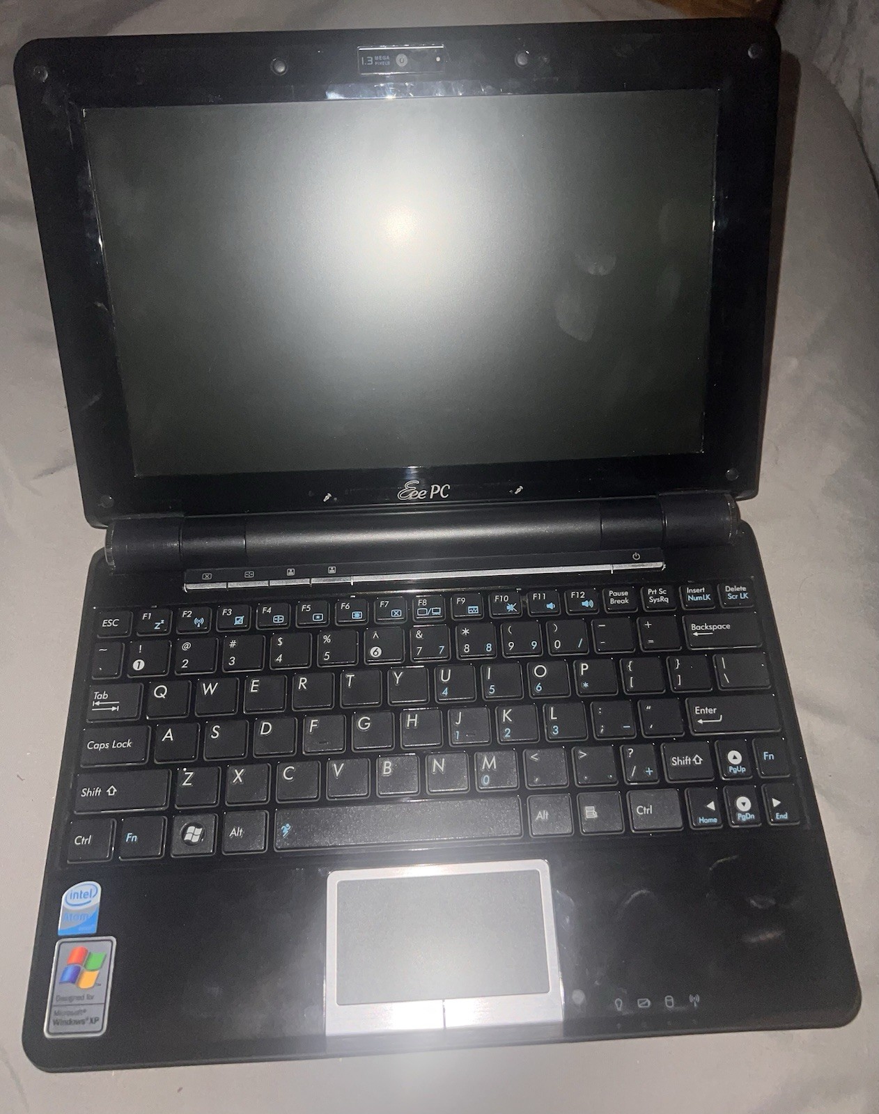 Asus Eee PC 1000HE Mini Laptop. 160GB HDD AND 1GB RAM. For parts or repair