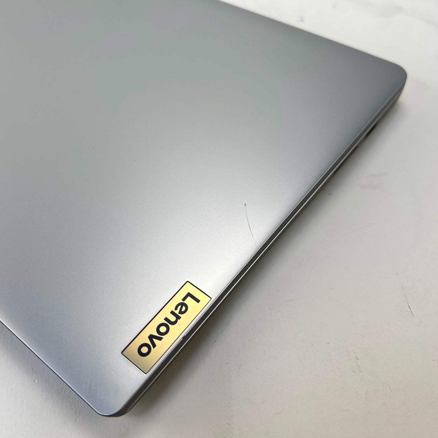Lenovo ideapad 1i 15IAU7 15.6″ i3-1215U 1.2GHz 8GB RAM 256GB SSD