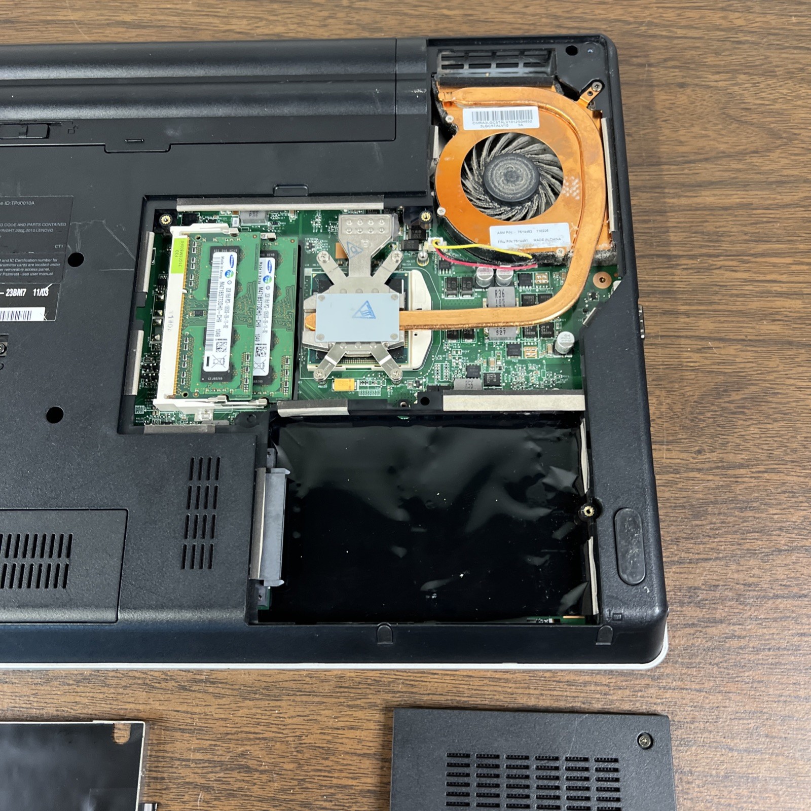 LENOVO THINKPAD EDGE 15 15.6″ Intel Core i3 M390 2.66GH 4GB RAM NO HDD / NO OS