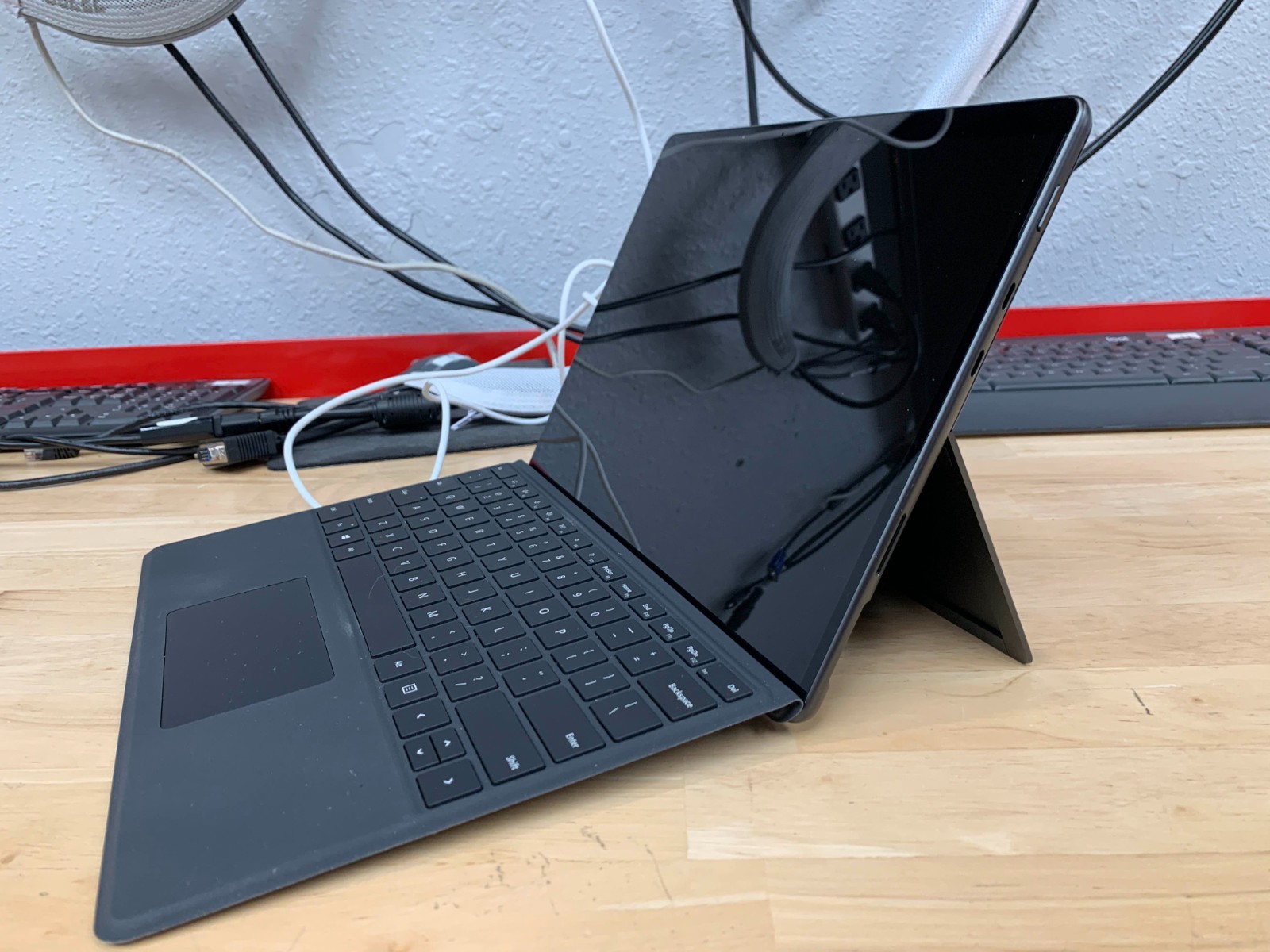 Microsoft Surface Pro 8 / 1983 i7-1185G7 16GB RAM 256GB SSD CHARGING PORT DEFECT