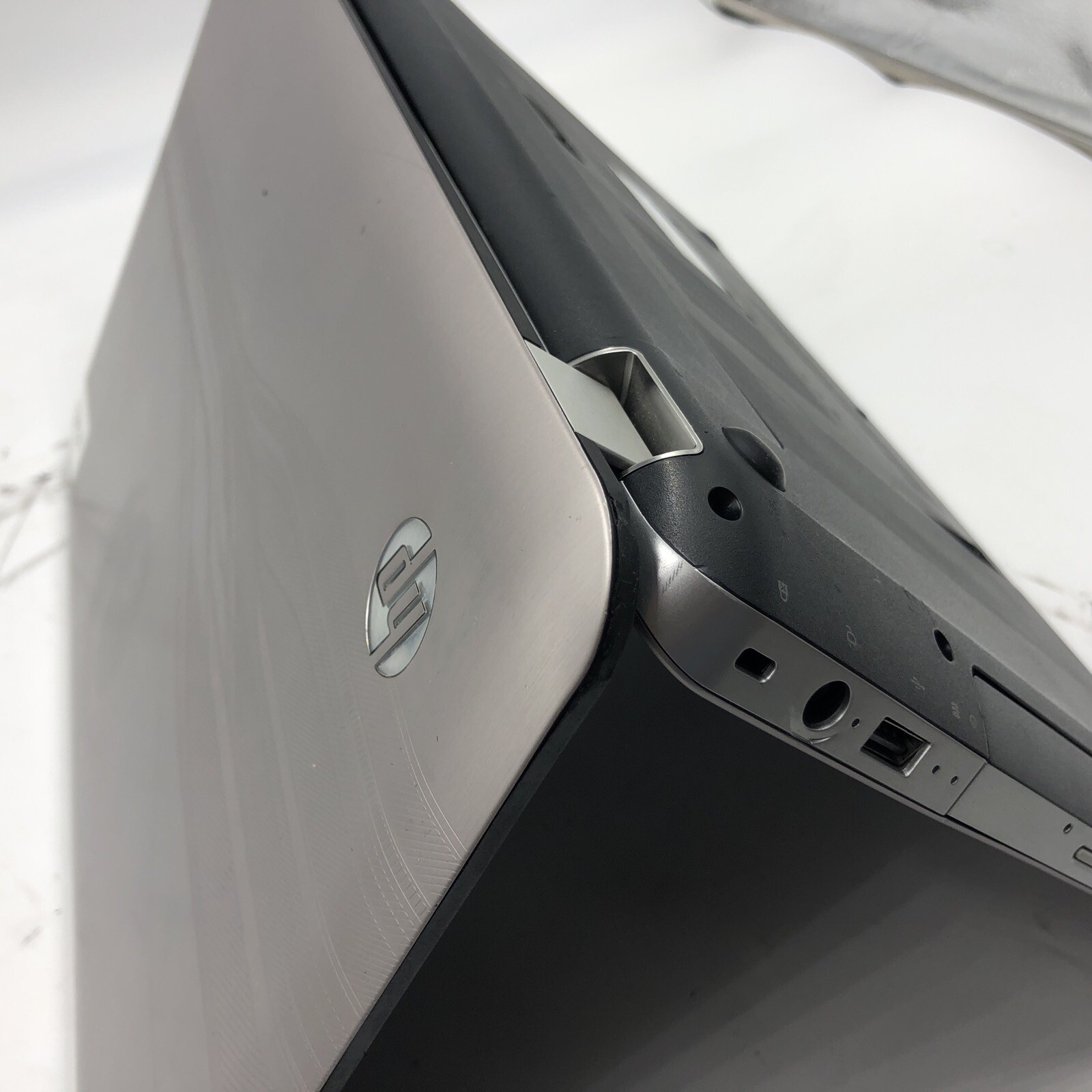HP Pavilion DV6 Laptop i3-M350 2.27GHz 4GB RAM NO HDD/OS/Caddy Missing Screws