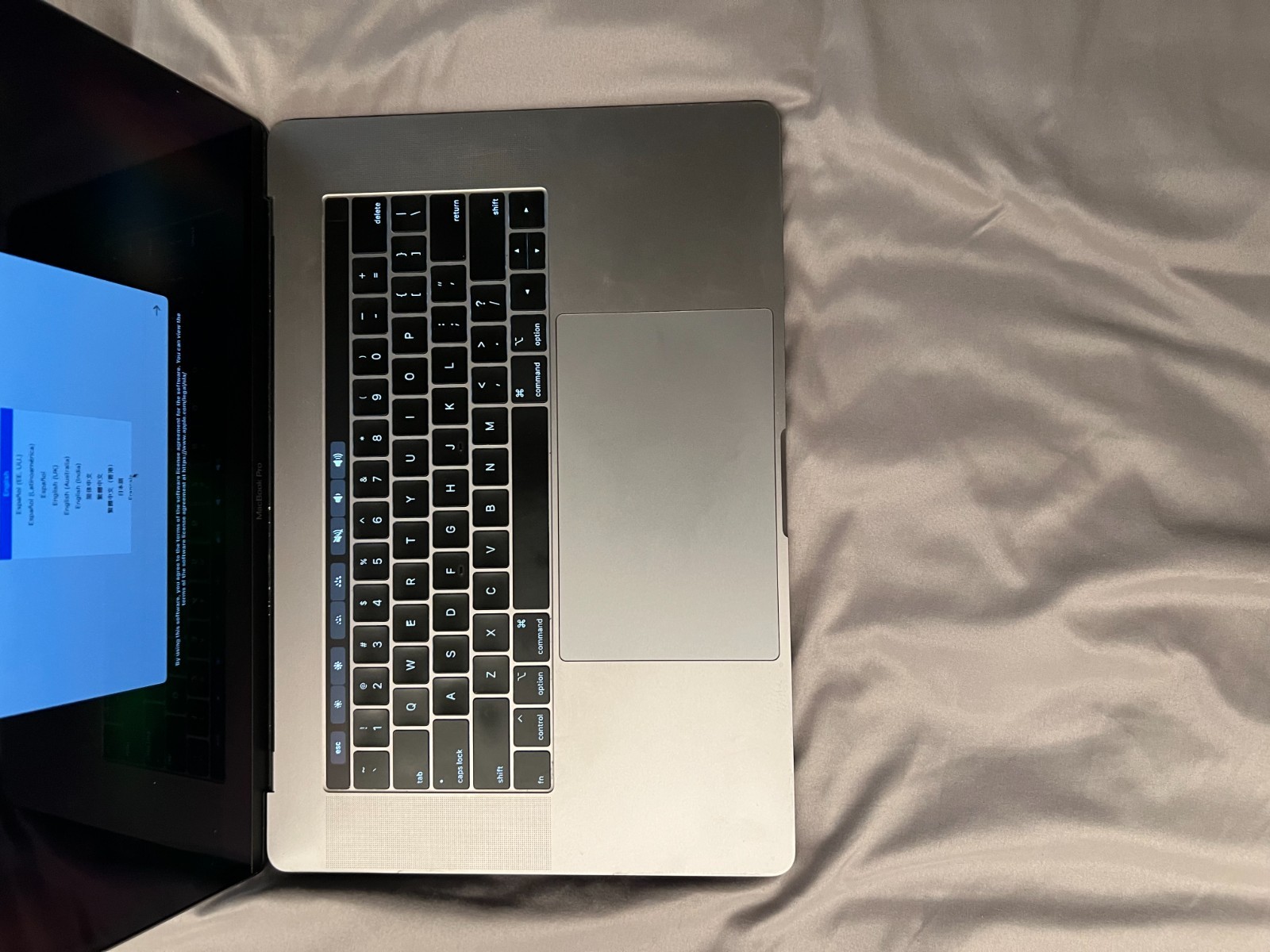 MacBook Pro 15 Space Gray 2018 2.6GHz i9 32GB 1TB Radeon Pro 560X (Case & Box)