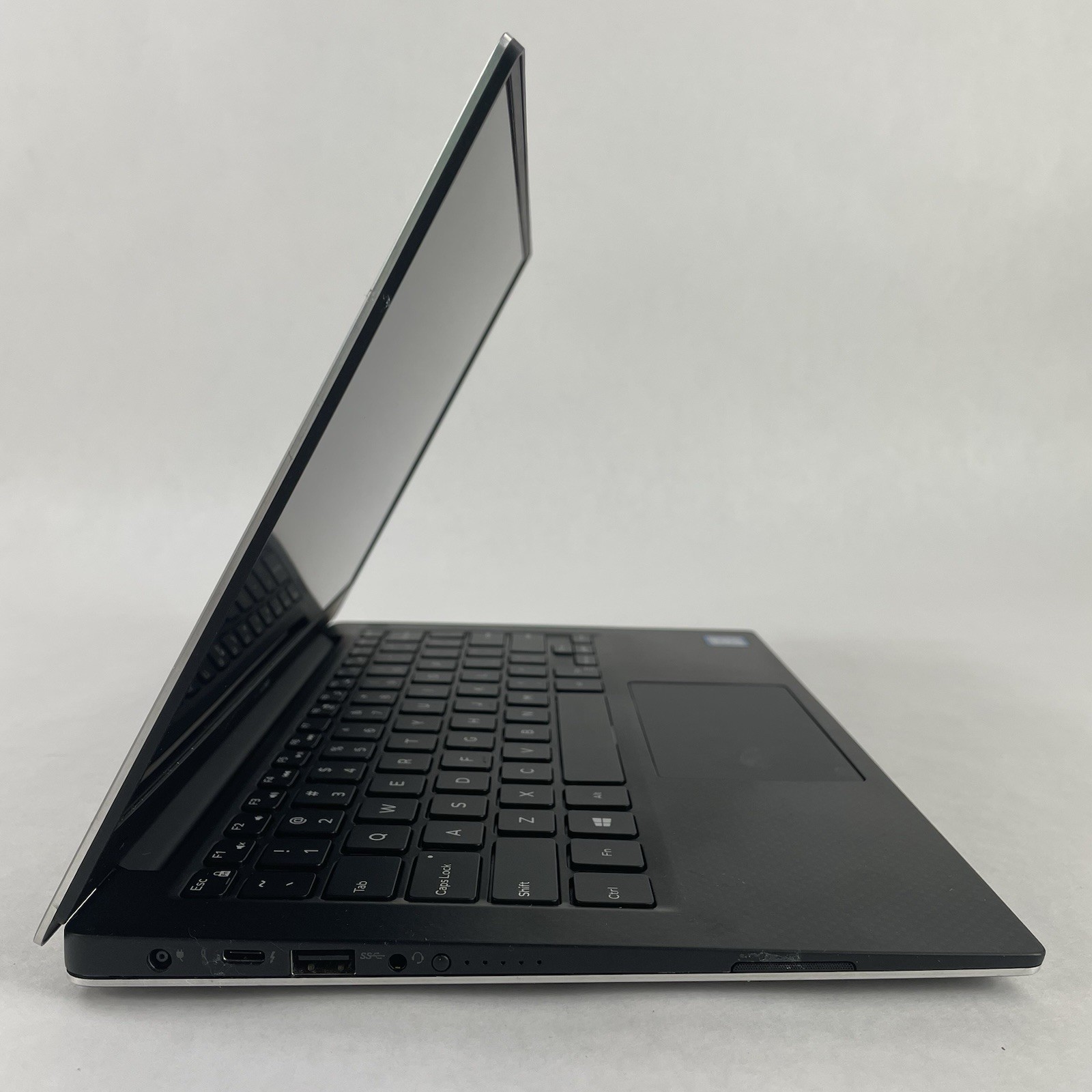Dell XPS 13 9360 13.3″ i5-7200U 2.50 GHz 4 GB RAM No SSD/OS/AC/Battery