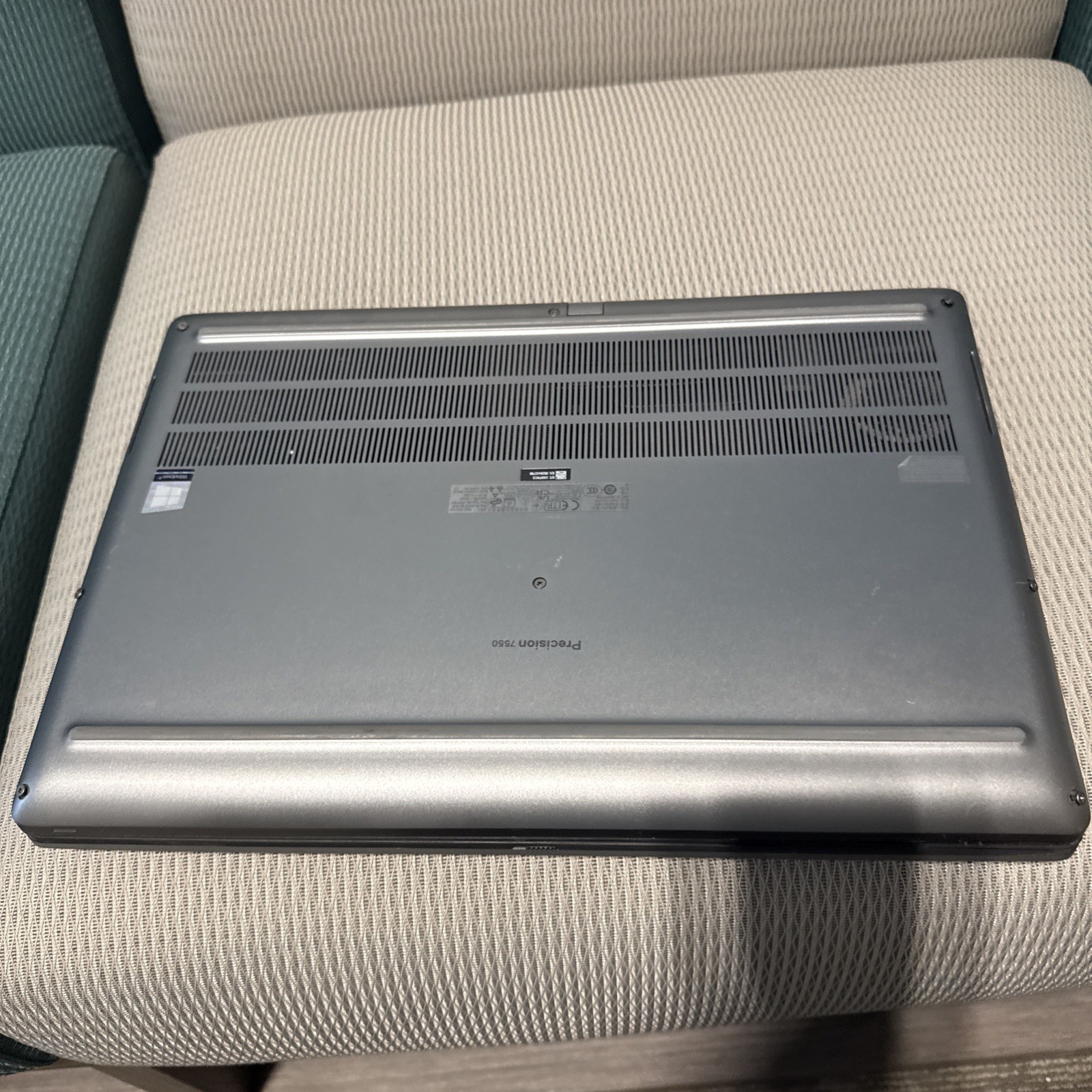 Dell Precision 7550 | i7-10875H | 16GB RAM | NO SSD RTX 3000 *DEAD*