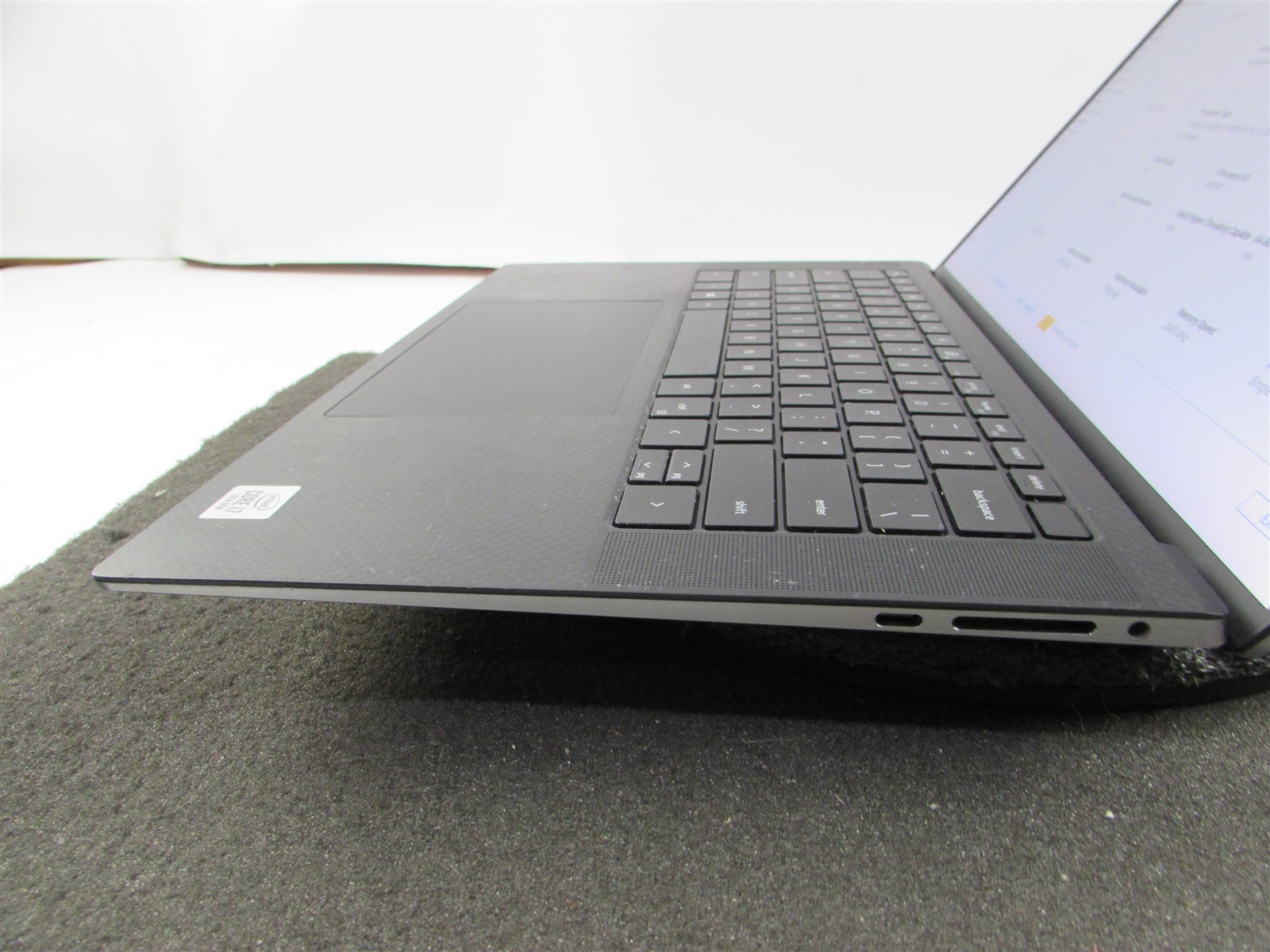 DELL PRECISION 5550 1920X1200 FHD CORE I7-10850H 512GB SSD 8GB RAM T1000 WIN 11