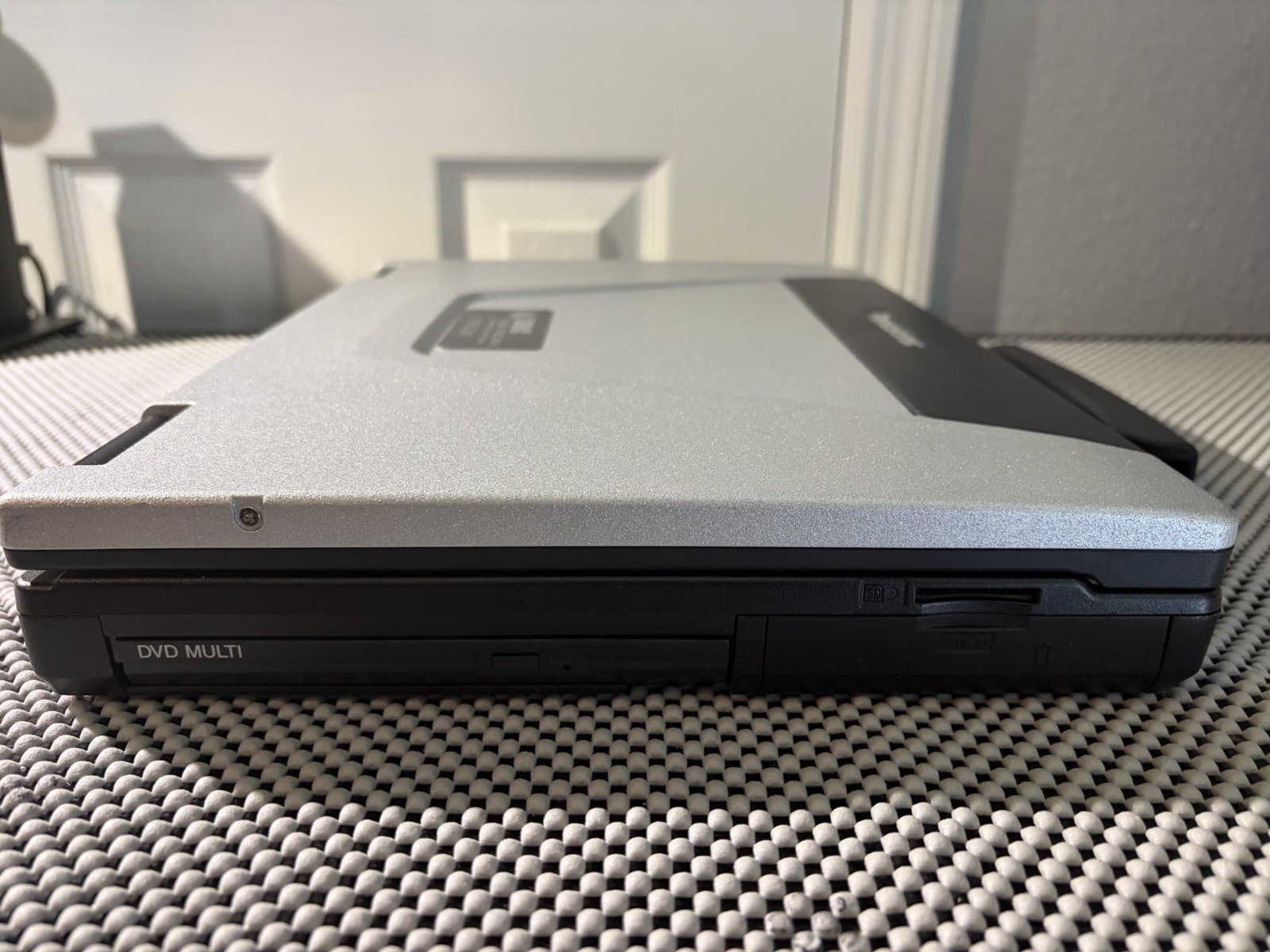 Panasonic Toughbook CF-52 Core 2 Duo P8400 2.26GHz 4GB 250GB SSD LTE WINDOWS 10P