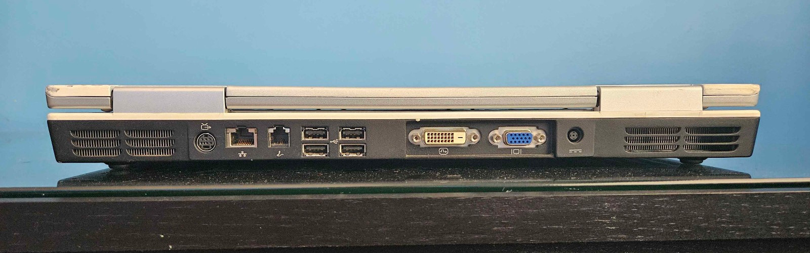 Dell Inspiron 9300 Pentium M 768 MB RAM 56 GB HDD Linux (With Charger!)