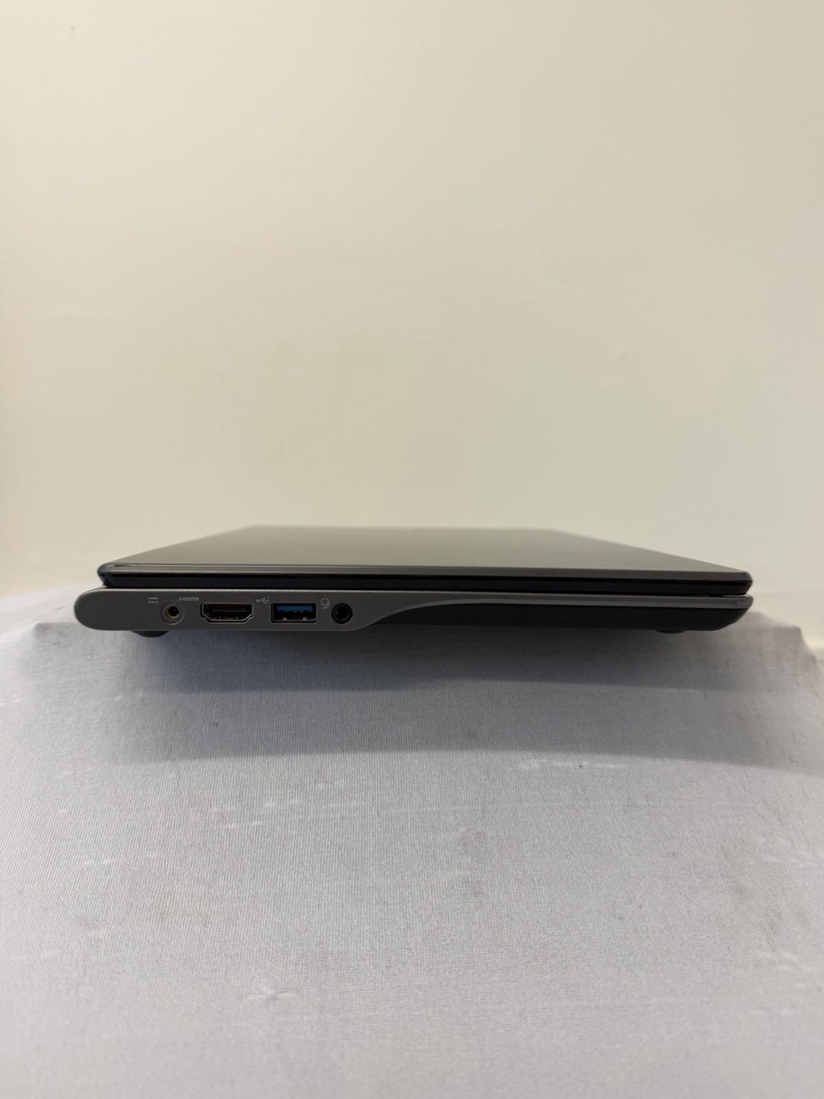 Acer Chromebook C740-C4PE Laptop – Good Screen – Intel Celeron 3205U – Read Des