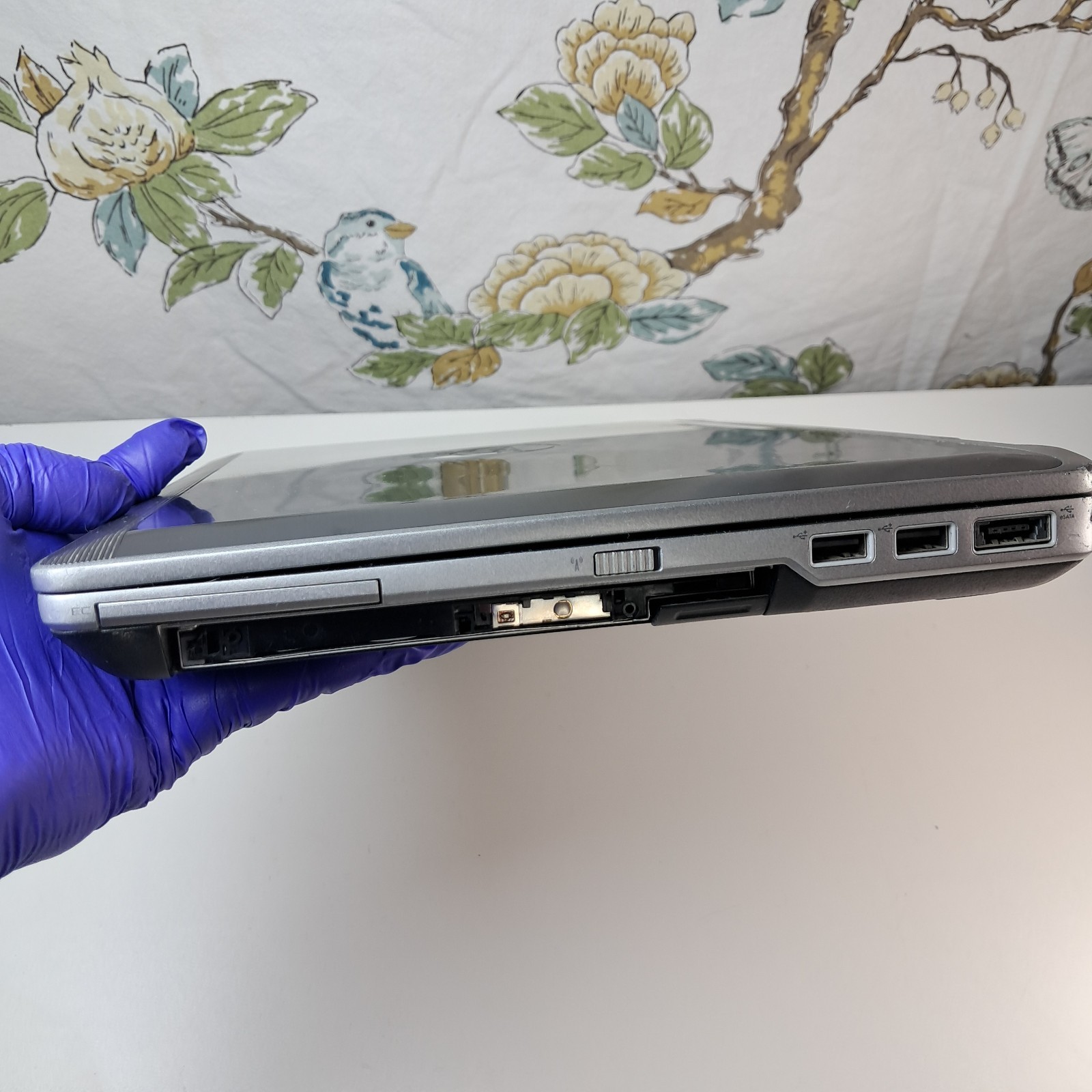 DELL LATITUDE E6420 – FOR PARTS/BAD LCD – INTEL I7 2ND GEN – 4GB RAM