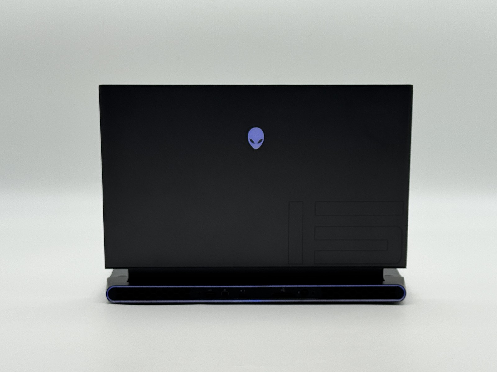 Alienware m15 R4 15.6″ 300Hz FHD – i7-10870H – 16GB RAM – RTX 3070 – 512GB SSD