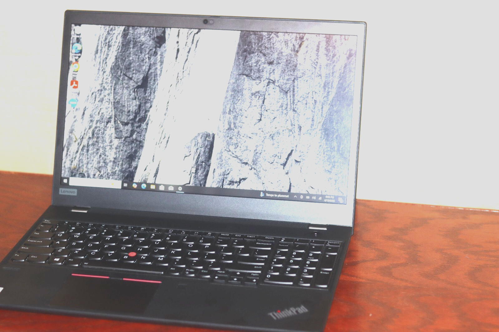 Lenovo ThinkPad T15 Gen 1 1.6 GHz i5-10210U 16GB Ram 256GB SSD – Very Good