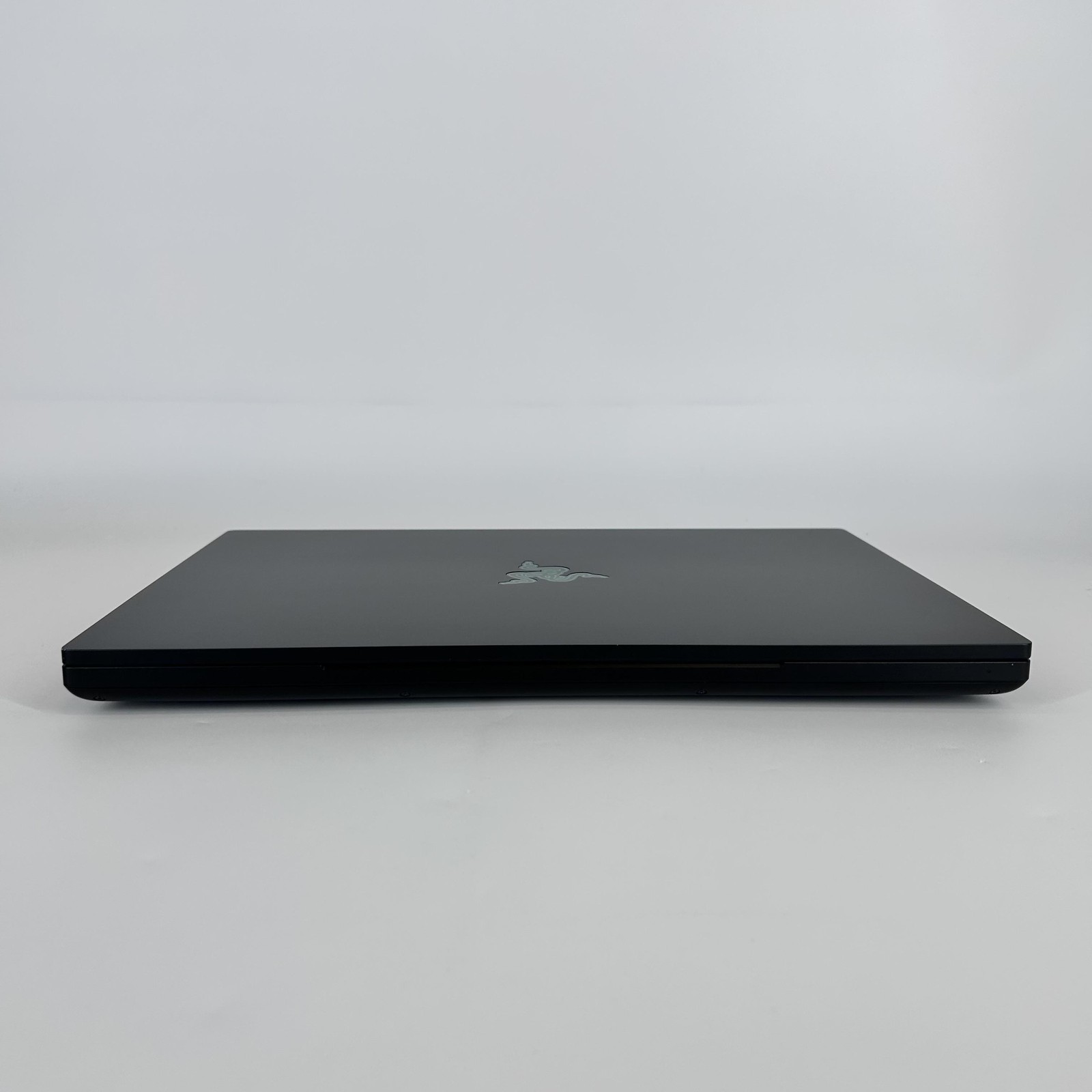 Razer Blade 16 Black 239Hz QHD+ 2.2 GHz i9-14900HX 32GB 1TB RTX 4080 STICKY KEYS