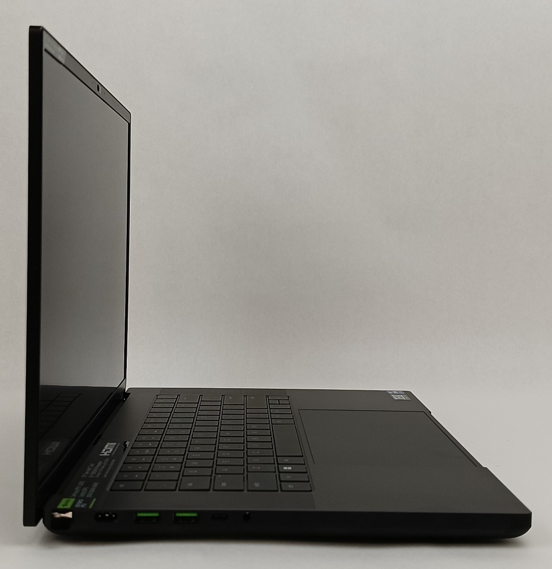 Razer Blade 16″ 3840×2400 120Hz i9-13950HX 32GB 1TB RTX 4070 W11H Gaming Laptop
