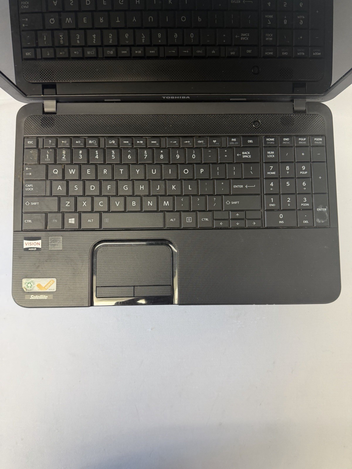 Toshiba Satellite Laptop – Good Screen – AMD E-300 – Read Des