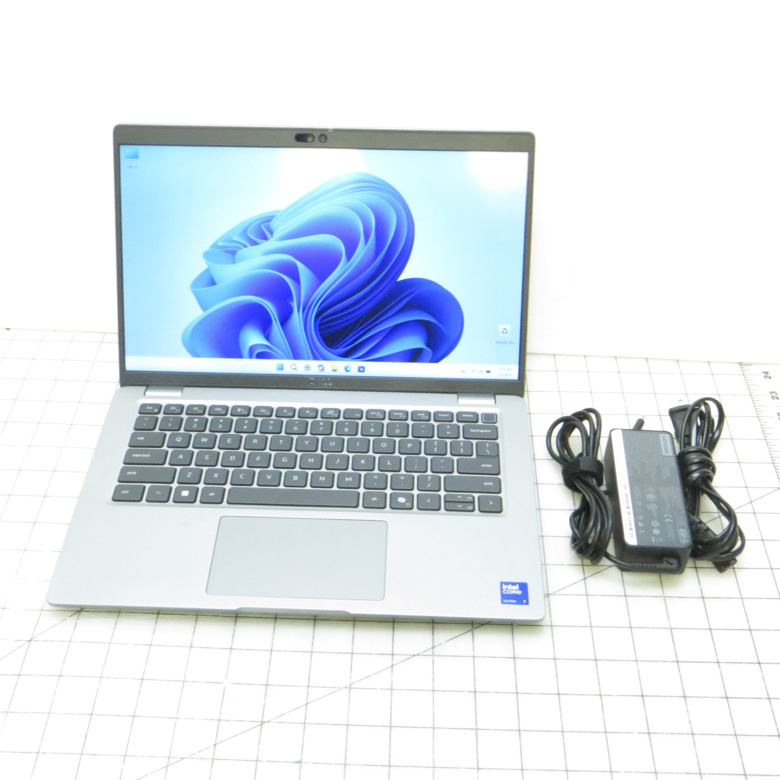 Dell Latitude 5450 Intel Ultra 7 8GB DDR5 256GB SSD 14″ Windows 11 Pro Laptop PC