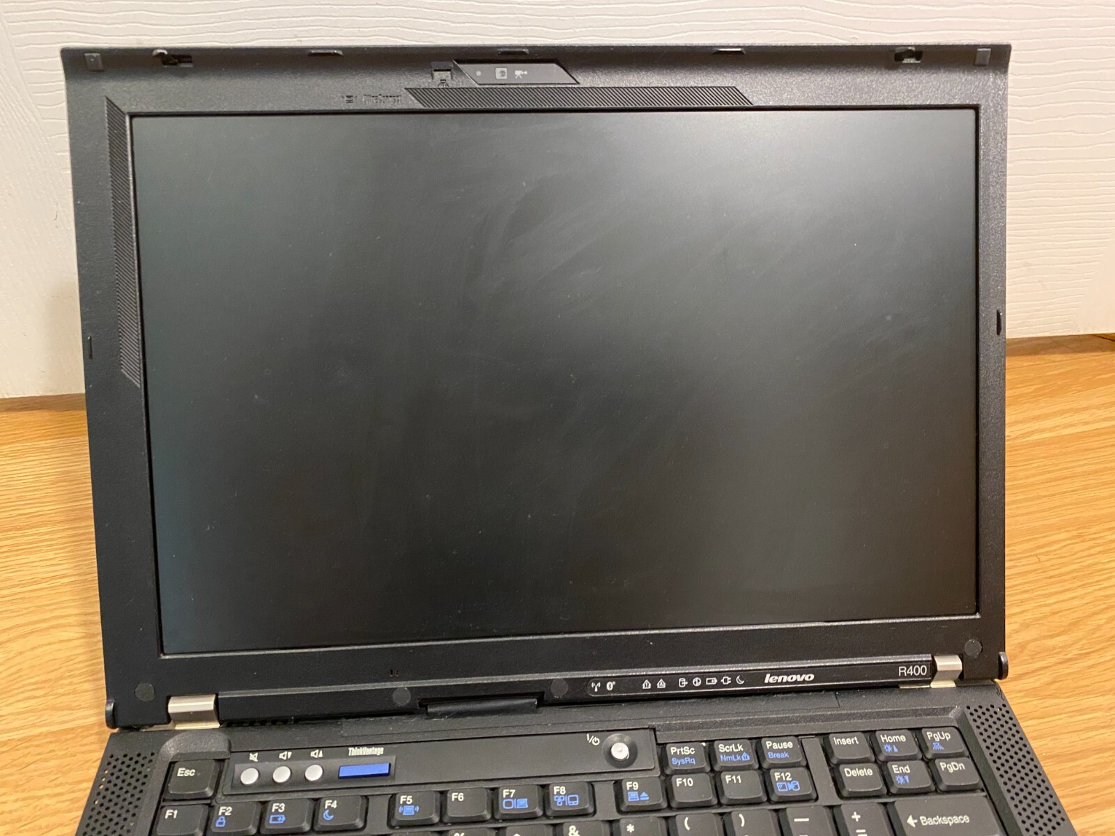 Lenovo ThinkPad R400 – Core 2DUO P8700 2.53GHz 2G – NO HDD/Caddy/Power/Battery