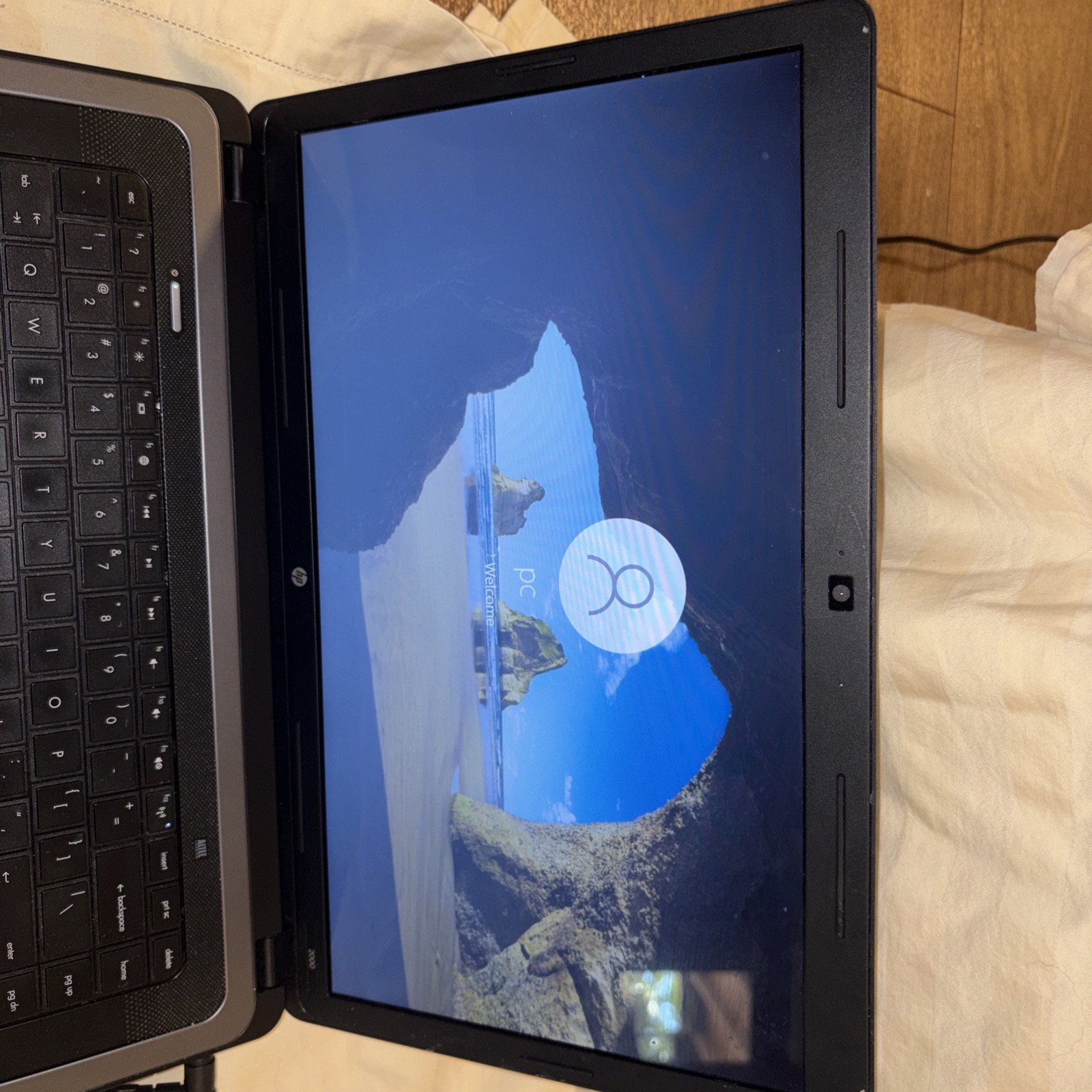 HP 2000-412NR Laptop 15.6″ AMD E-300/3GB RAM/320GB HDD/Radeon HD/Win 10 Home