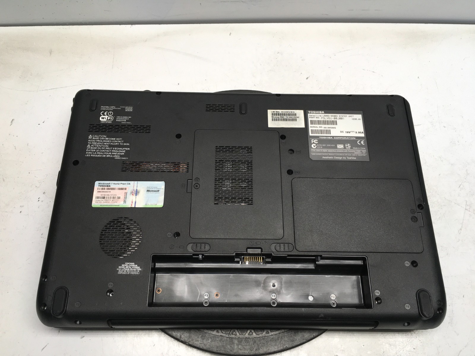 Toshiba Satellite L505D-S5983 AMD Athlon II Dual-Core M300 2GHz 3 GB NO HDD/Batt