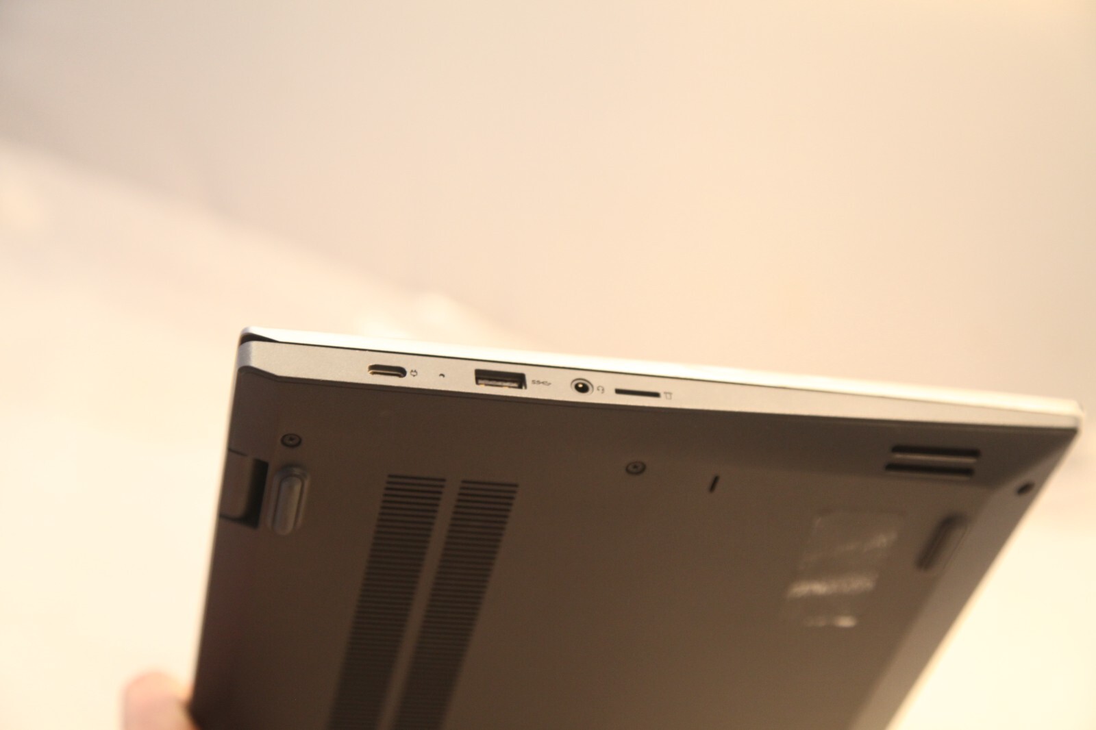 Lenovo Chromebook 14e AMD A4-9120C 1.6GHz 4GB 32GB eMMC Missing Screen AS IS
