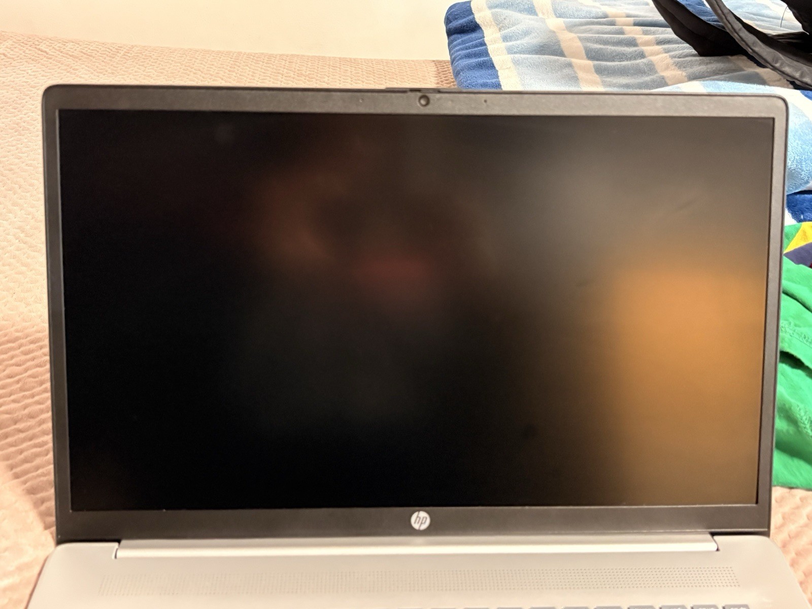 HP Laptop 17-cn4033cl 17.3″ i5 16GB RAM 512GB SSD Win11 Silver Iris Xe