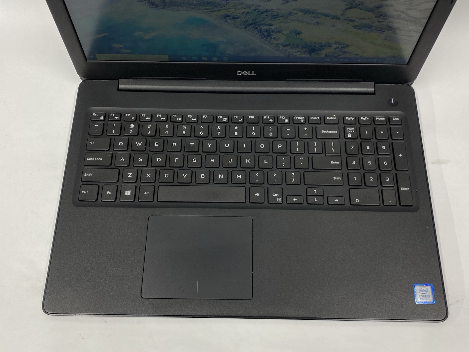 Dell Latitude 3590 – 15.5″ FHD – Core i5-8250U – 8GB – 256GB SSD – Win 10 Pro