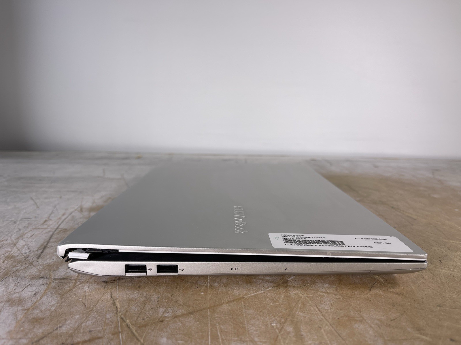 ASUS VIVOBOOK 15 S532F i5-10210U @ 1.60 GHz, 8GB RAM, NO HDD/OS – (FOR PARTS)