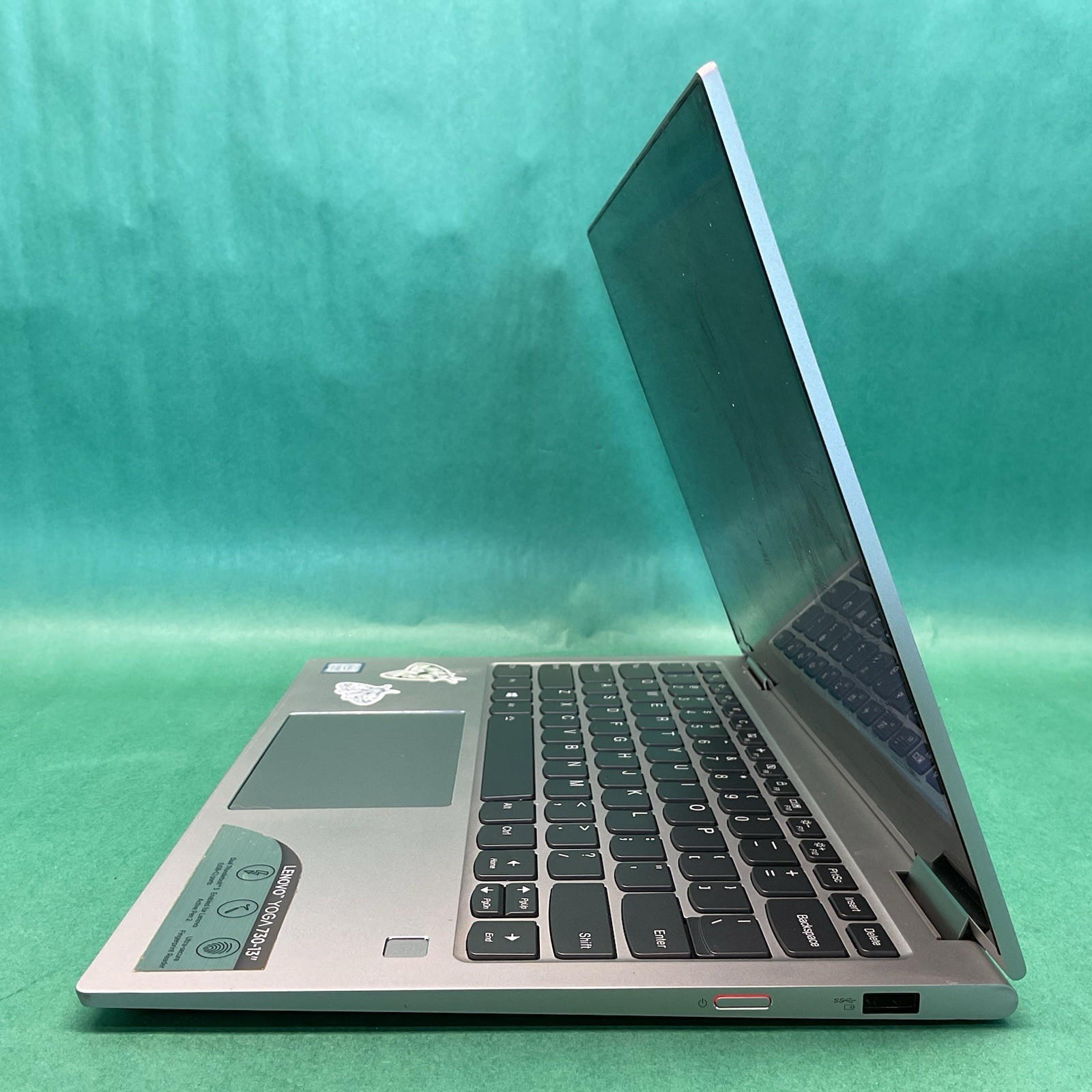 Lenovo Yoga 730-13IKB – Broken Screen – Powers On – NO HARD DRIVE- Untested