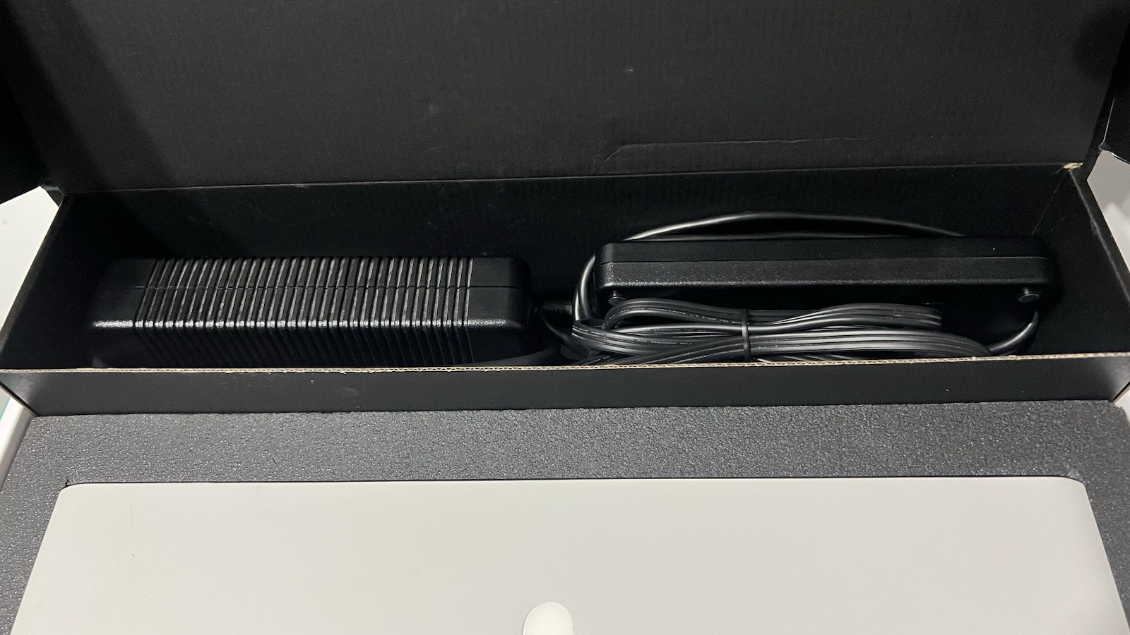 Alienware Area-51m R2 | i9-10900K RTX 2080 Super | 2TB SSD | 144hz 1080P | 32 GB