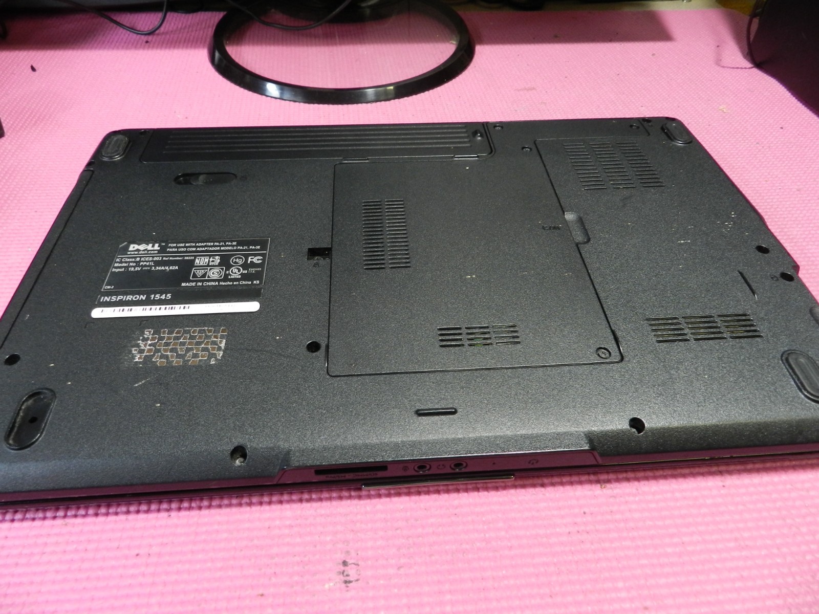 Dell Inspiron 1545 Core2 Duo P8700 @2.53ghz/4gb/No HDD w/charger – needs battery