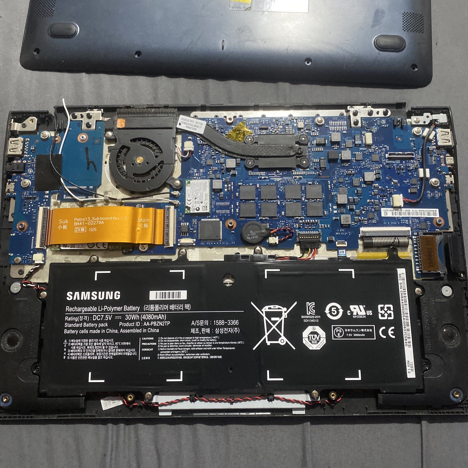 Samsung NP915S3G AMD A6-1450@1.40GHz 8GB RAM NO DRIVES PARTS Only No Screen