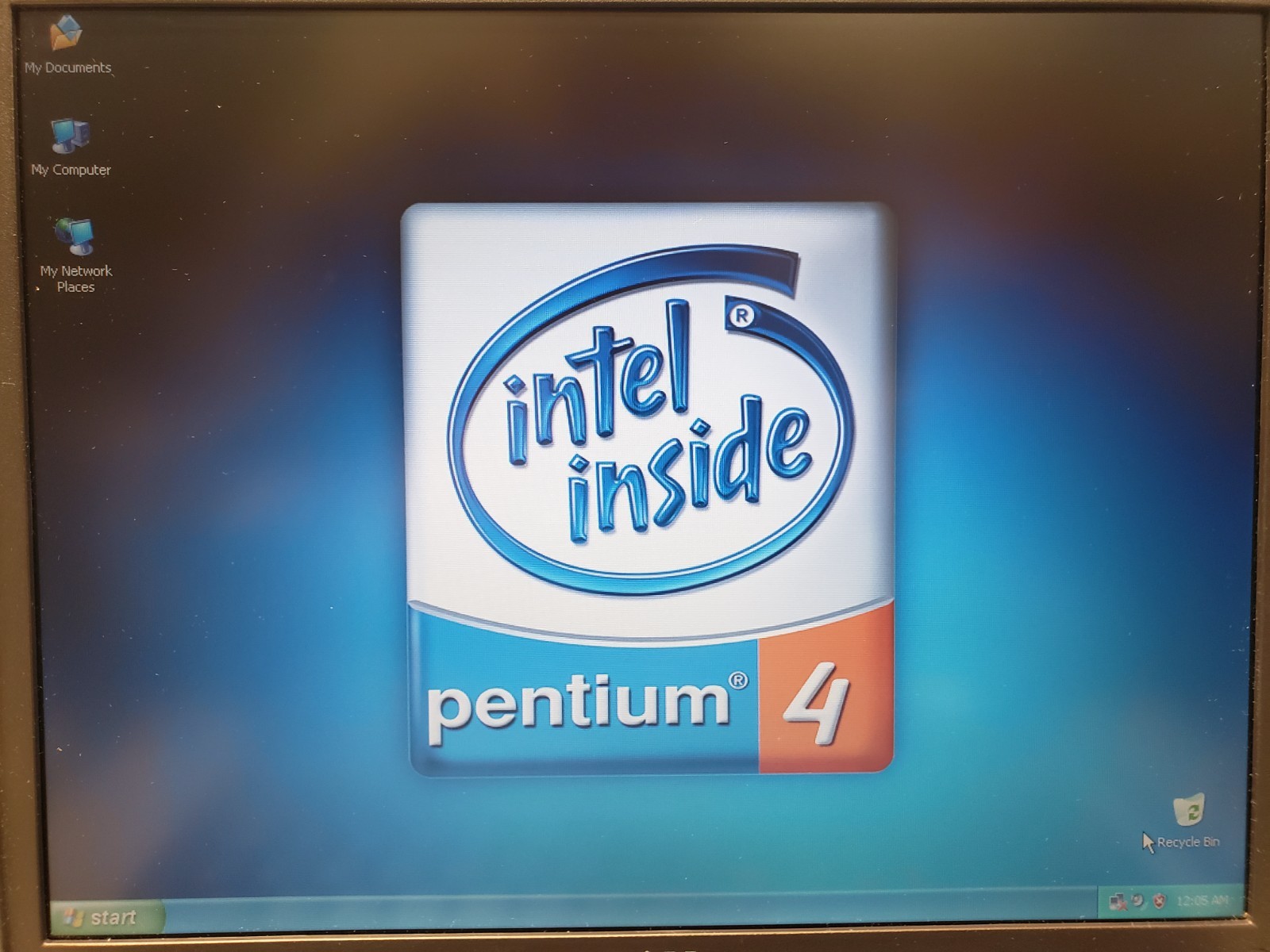 Vintage Dell Inspiron 2650 Intel Pentium 4 256MB 100GB Windows XP Laptop 15″
