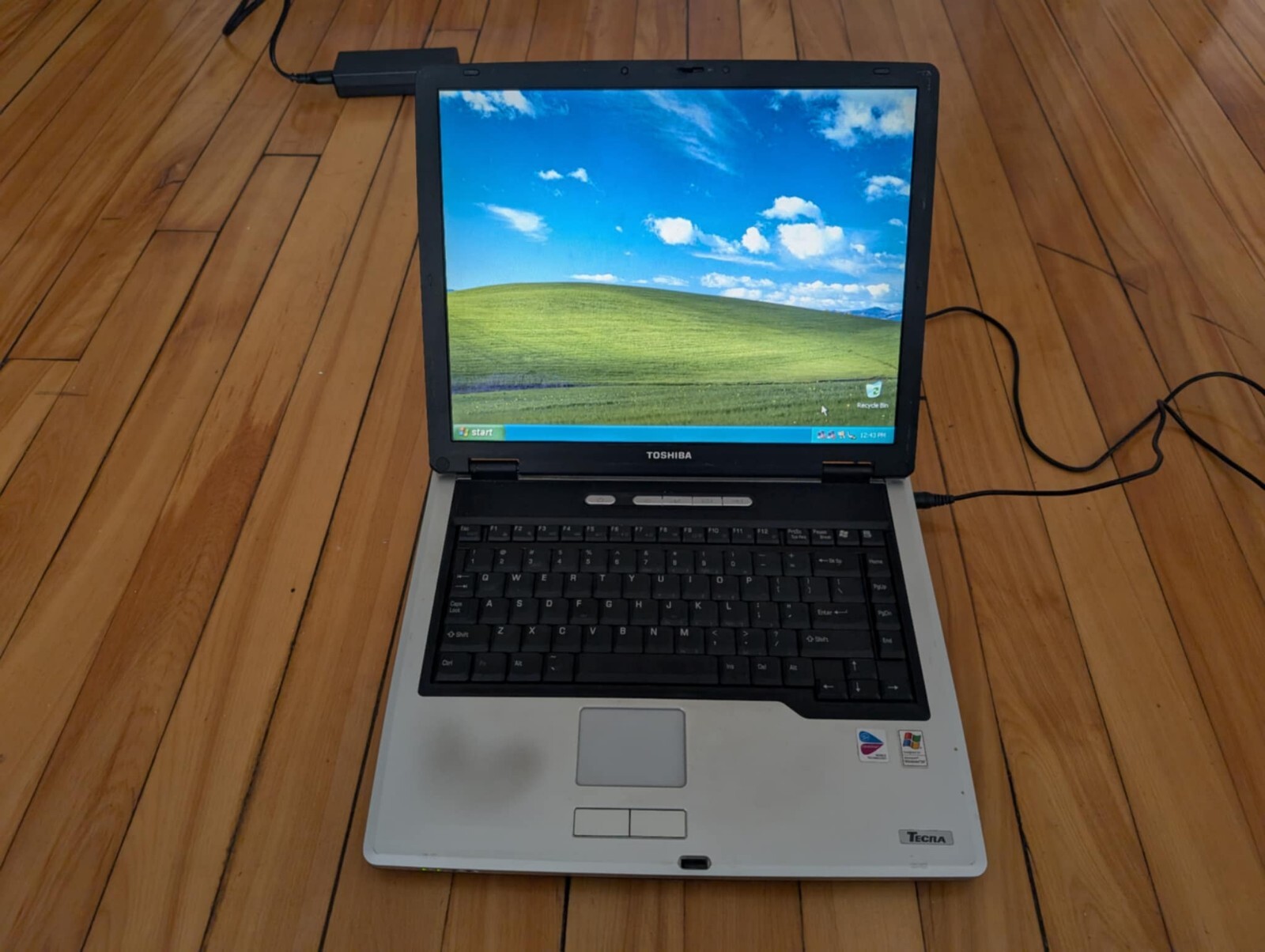 Vintage Toshiba Tecra A3X Intel Pentium 1.73GHz 2GB 60GB Windows XP Home Laptop5
