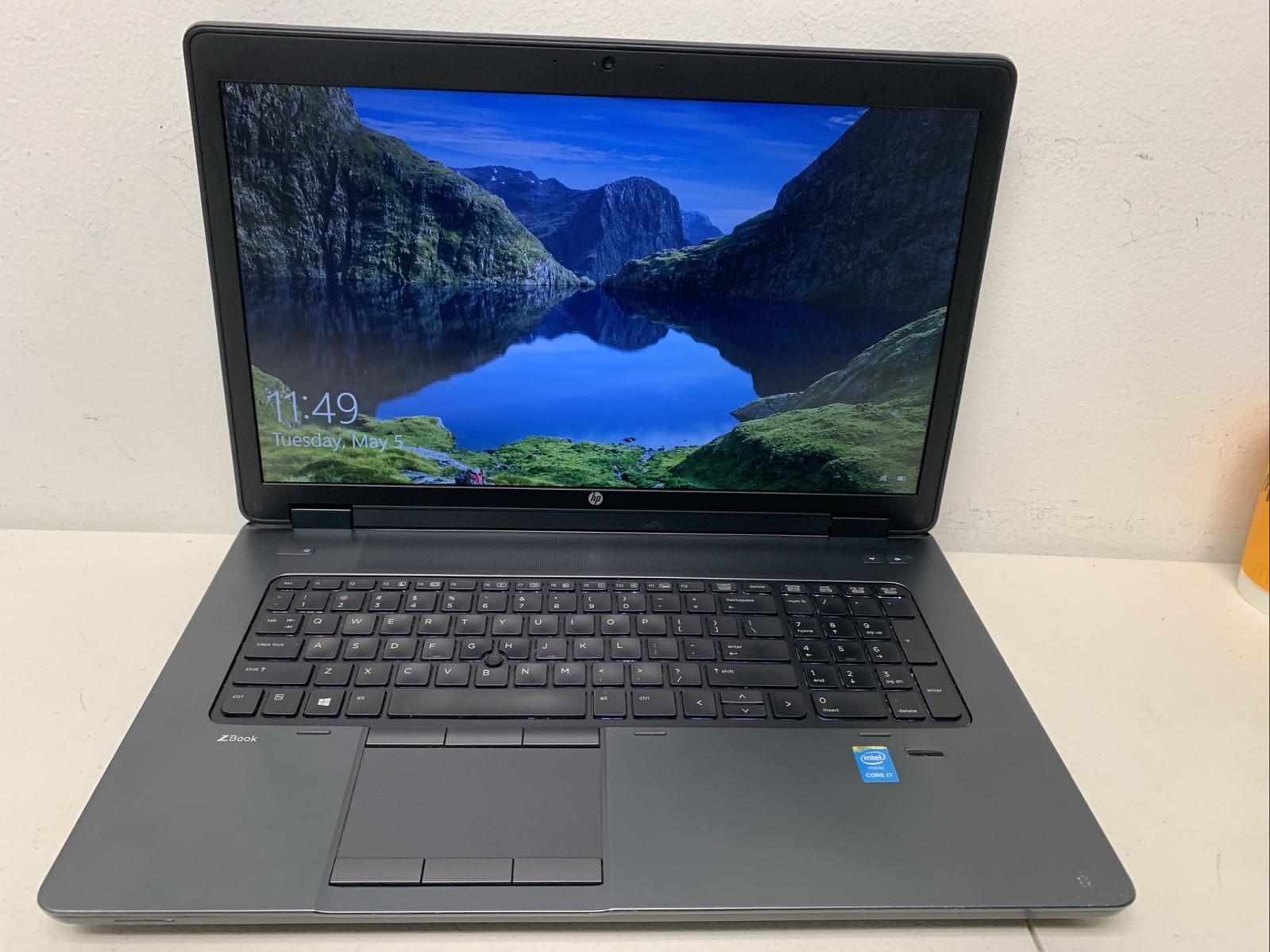 HP ZBook 17 G2 Core i7-4710M 2.50GHz 12GB RAM 256gb SSD Wind 10 Pro Read Descr