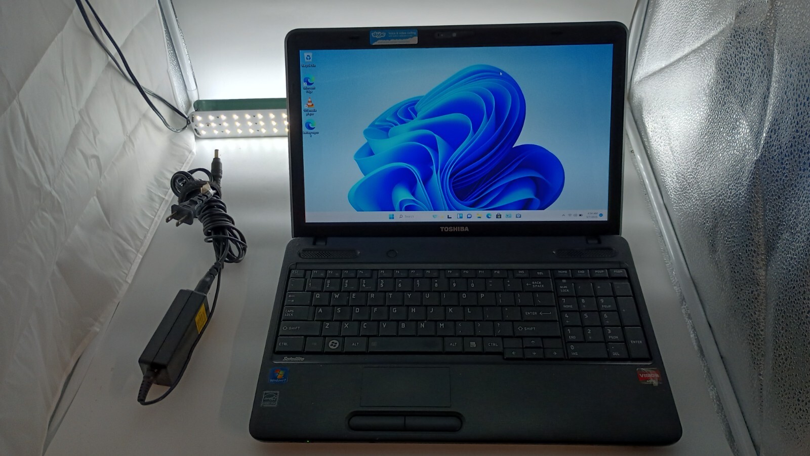 574 Toshiba C665D w/charger.AMD C-50.8GB.128GB SSD.Optical.15.6″.W11.Nice