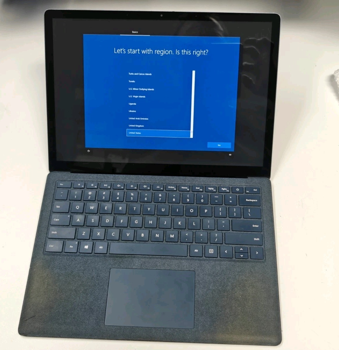 Defective Microsoft Surface Laptop 1769 i5 256GB SSD W10 Pro
