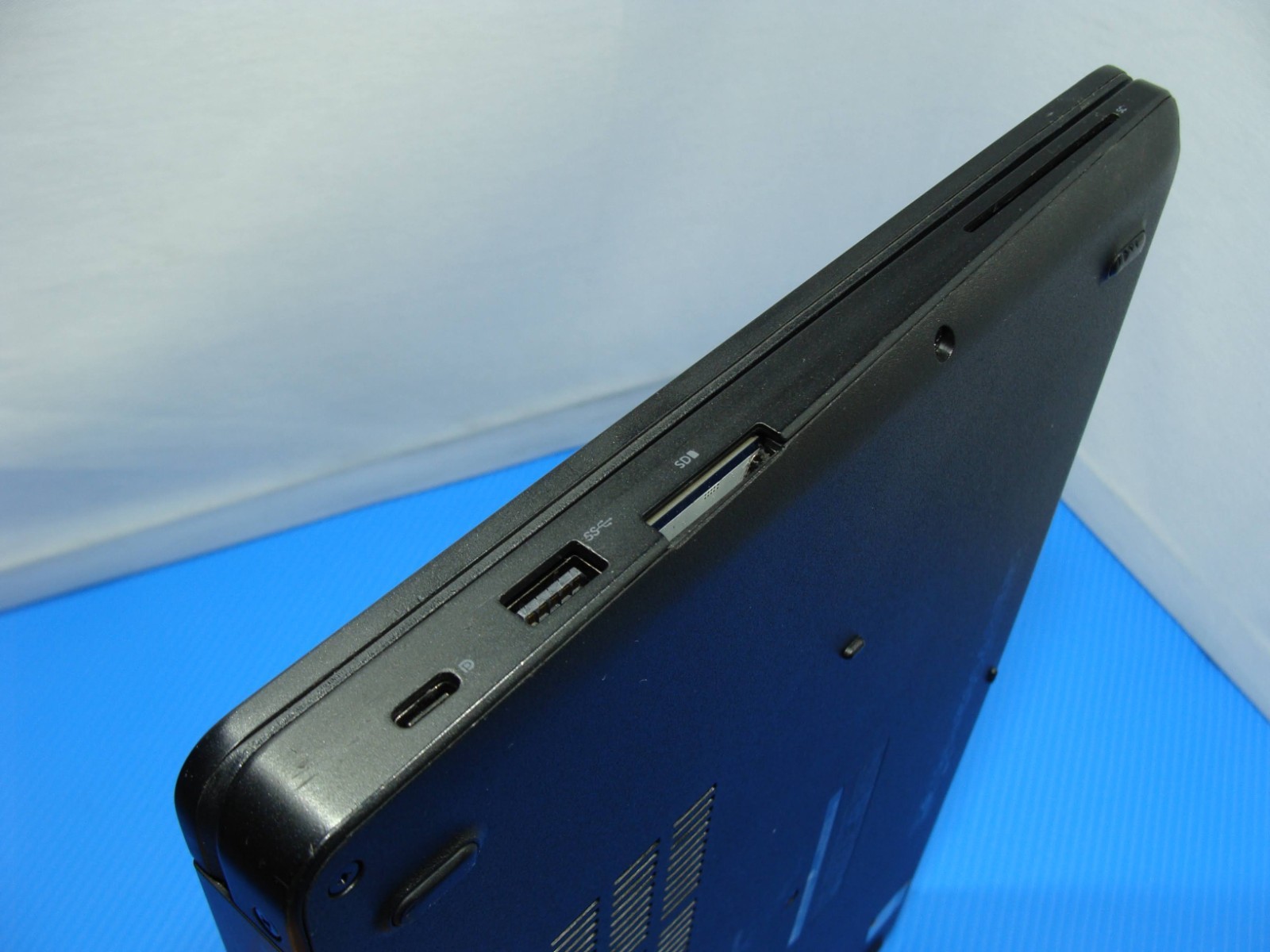 Dell Latitude 5490 14″ FHD Intel i5-8250U 1.6GHz 8GB 256GB SSD Win11Pro +Charger