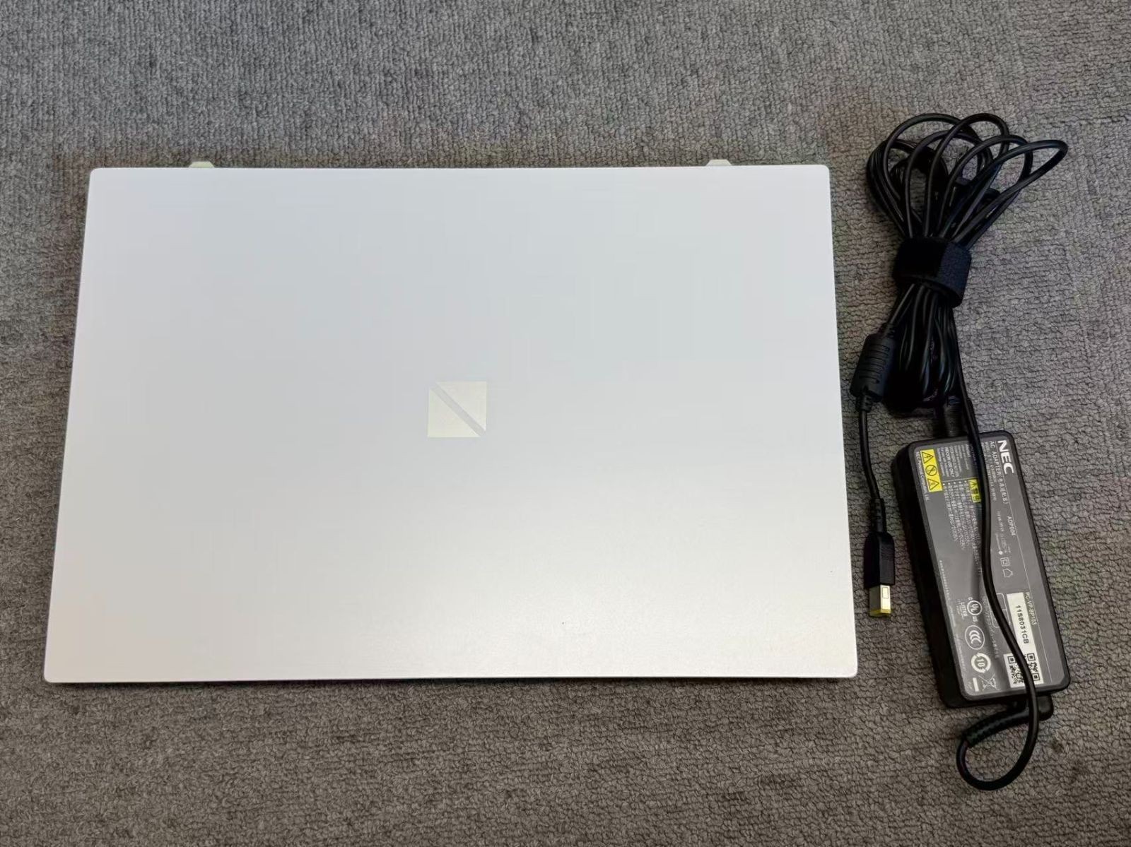 Super Light NEC LAVIE N1475CAW i7-1165G7 Iris Xe 8GB SSD 512GB 14.0″ FHD Win 11