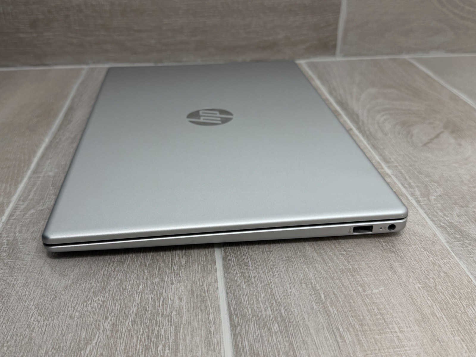 HP Laptop 15-FC0245DX 15.6″ Touch Laptop Ryzen 5 7520U 16GB RAM 256GB NVMe SSD