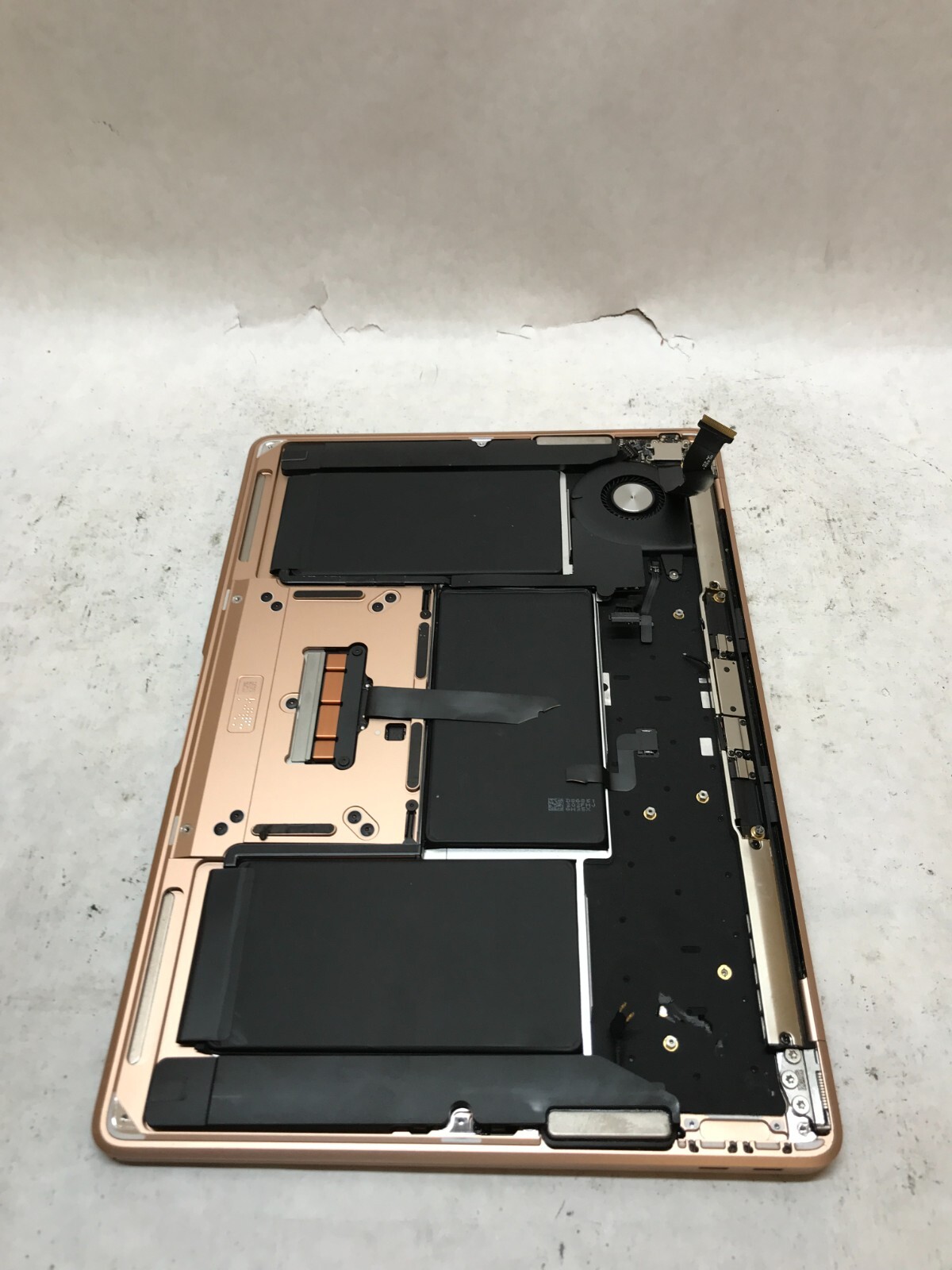 Apple MacBook Pro Touch 2018 A1990 Chassis NO MOTHERBOARD For Parts/Repair – DW