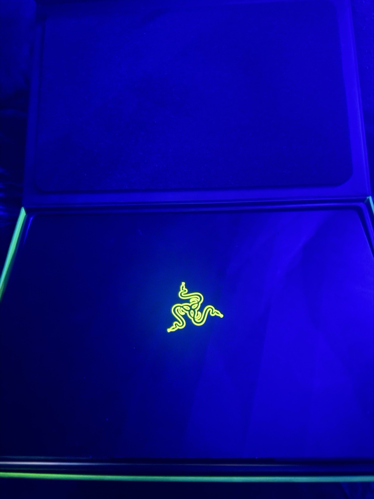 Razer Blade 15 Gaming Laptop 2019 Intel I7-9750H 6-Core, NVIDIA GeForce 2070 RTX