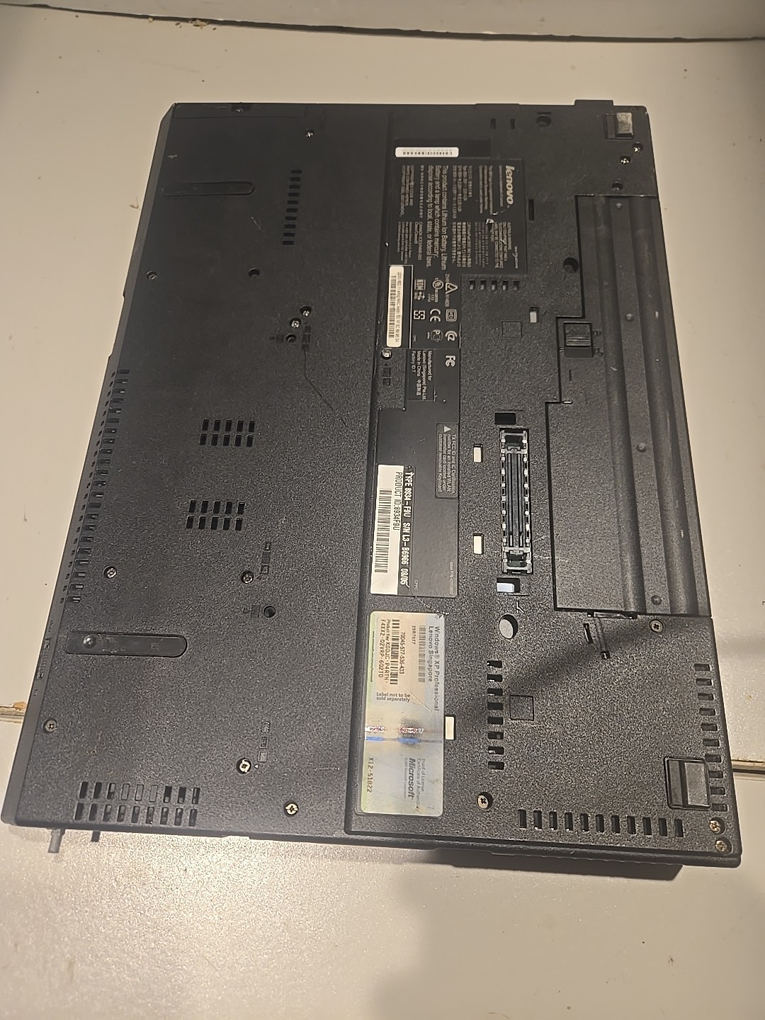 Lenovo IBM Thinkpad R61i Laptop Untested No Charger No Hard Drive Screen Damage