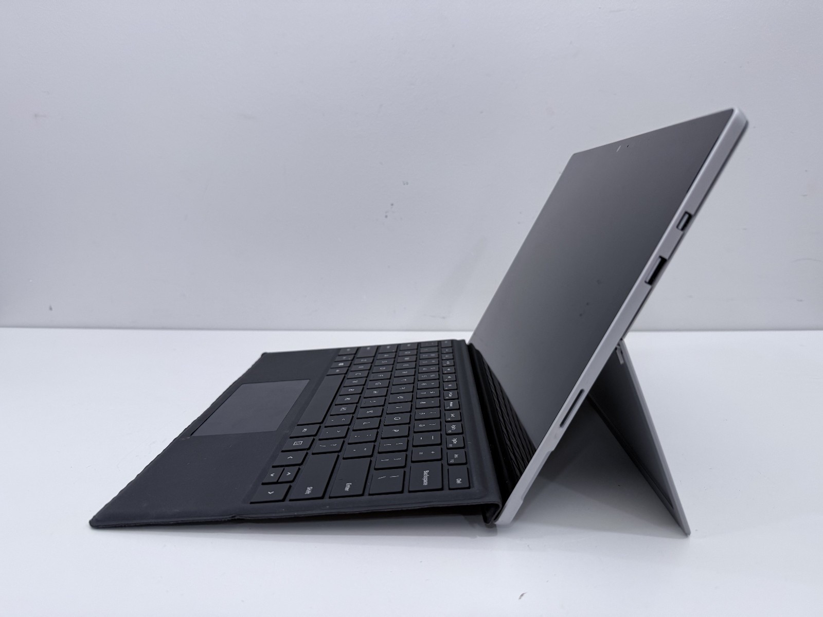 Microsoft Surface Pro 5 m3-7Y30 CPU @ 1.00GHz 4 GB RAM 128 GB Win 10 Pro Good