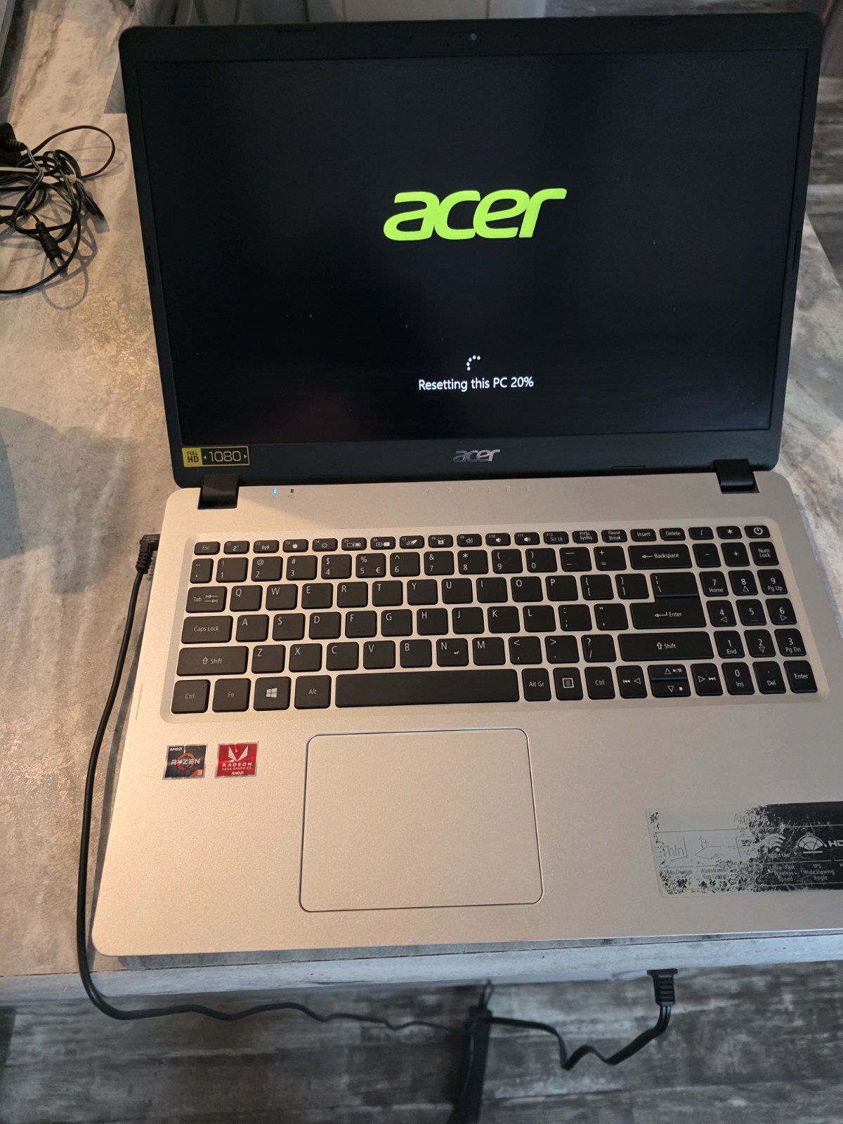 Acer Aspire 5 15.6″ (128 GB SSD, AMD Ryzen 3200U, 2.6GHz, 4GB) Laptop