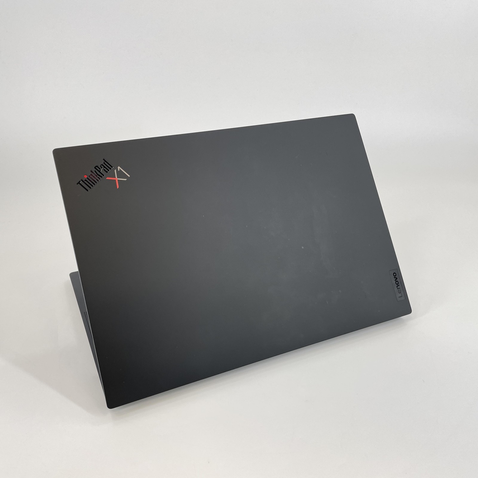 Lenovo ThinkPad X1 Carbon Gen 10 14 FHD+ 2.1 GHz i7-1260P 16GB 512GB SSD