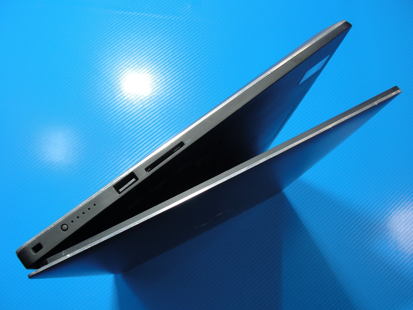 Dell Precision 5540 15.6″ FHD TOUCH i7-9850H 2.6GHz 32GB RAM 1TB SSD NV T2000